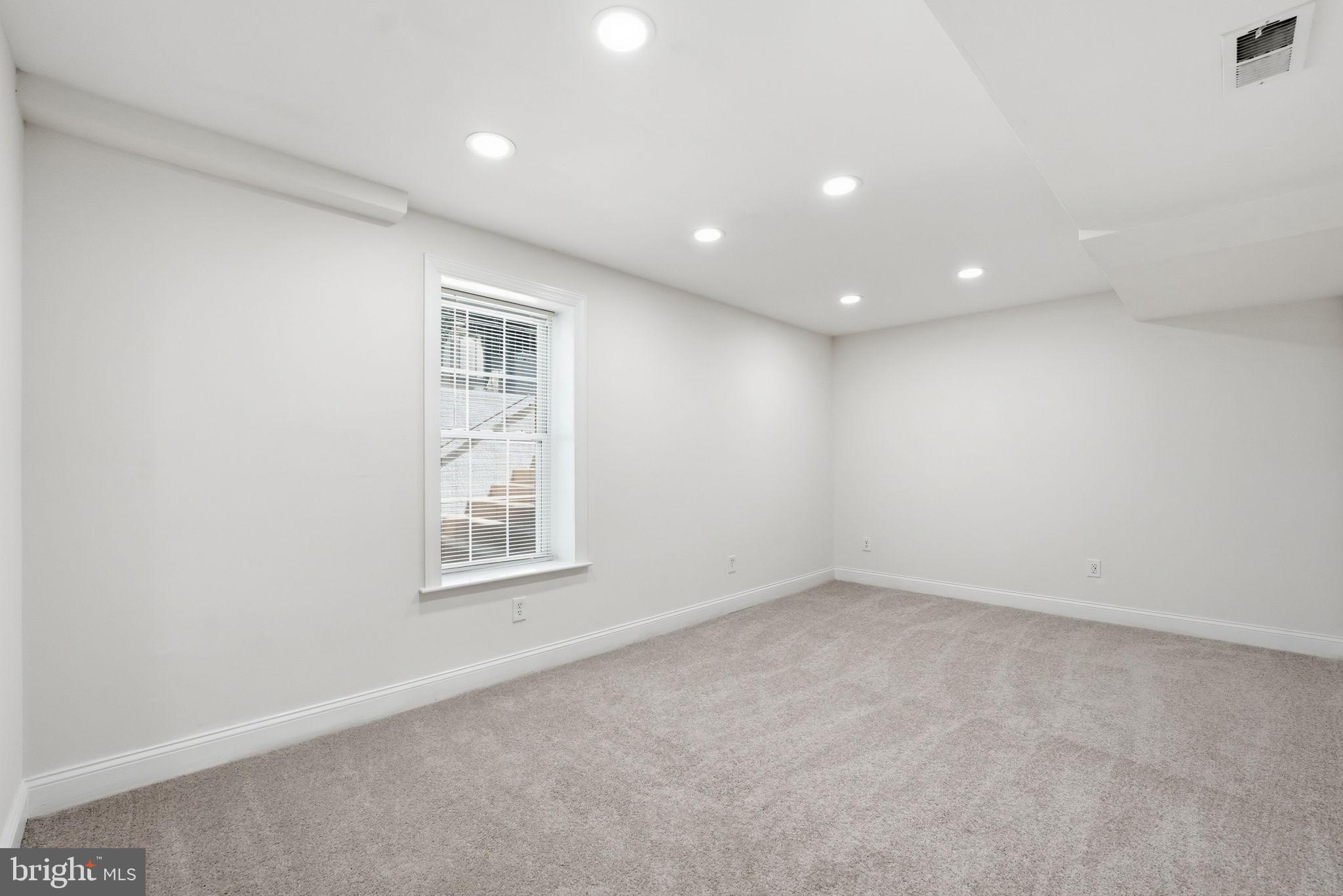 CLASSIC OAKS - Residential