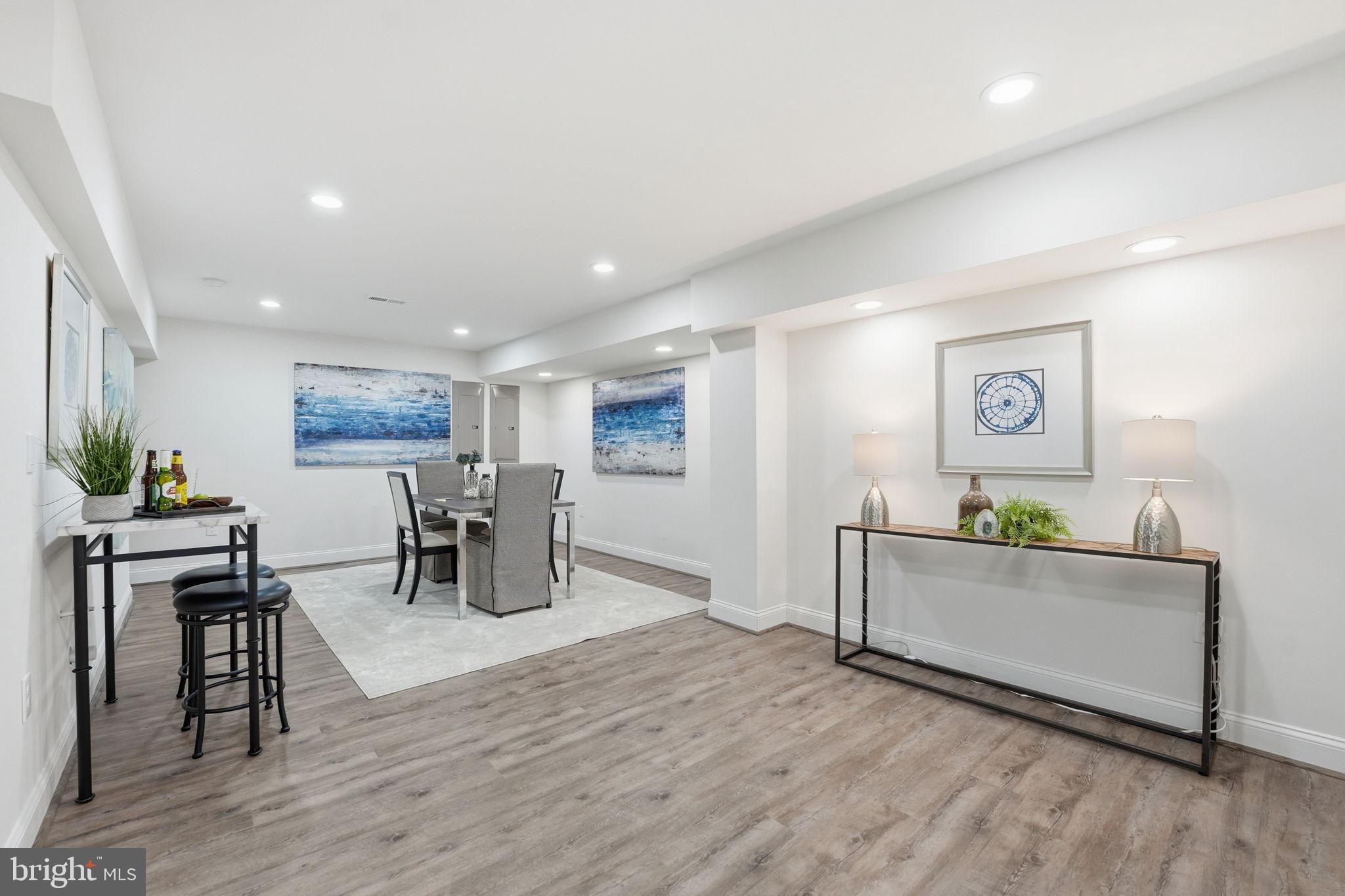 CLASSIC OAKS - Residential