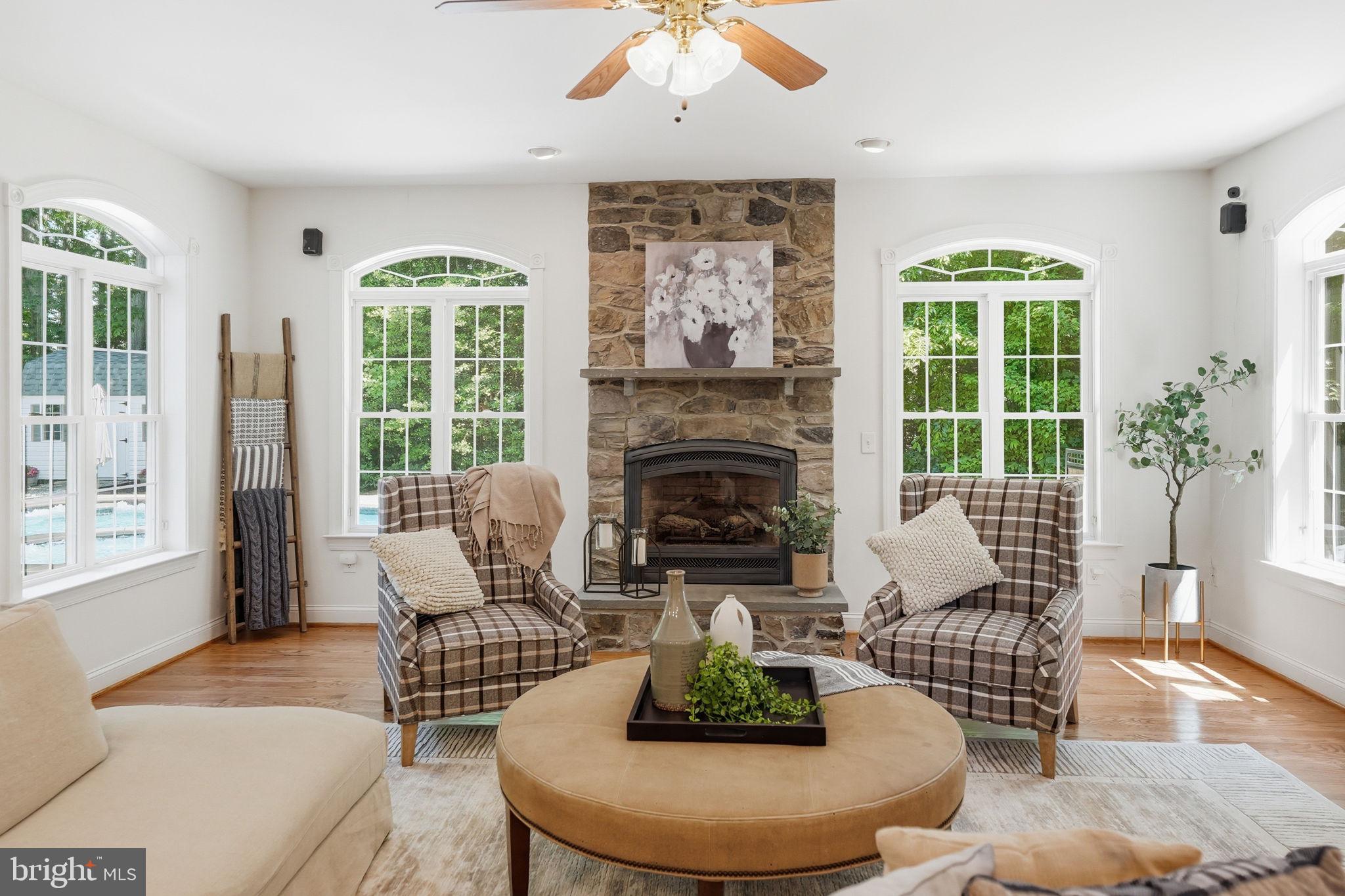 CLASSIC OAKS - Residential