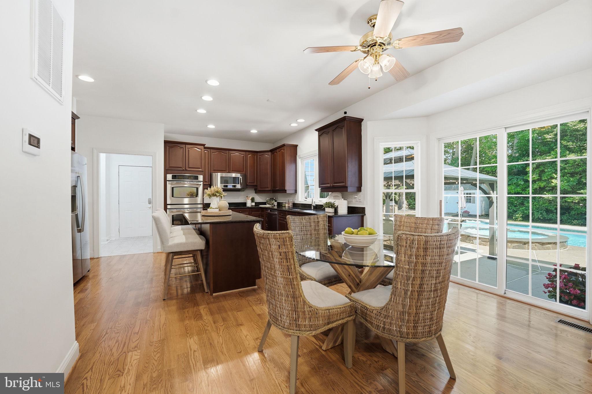 CLASSIC OAKS - Residential