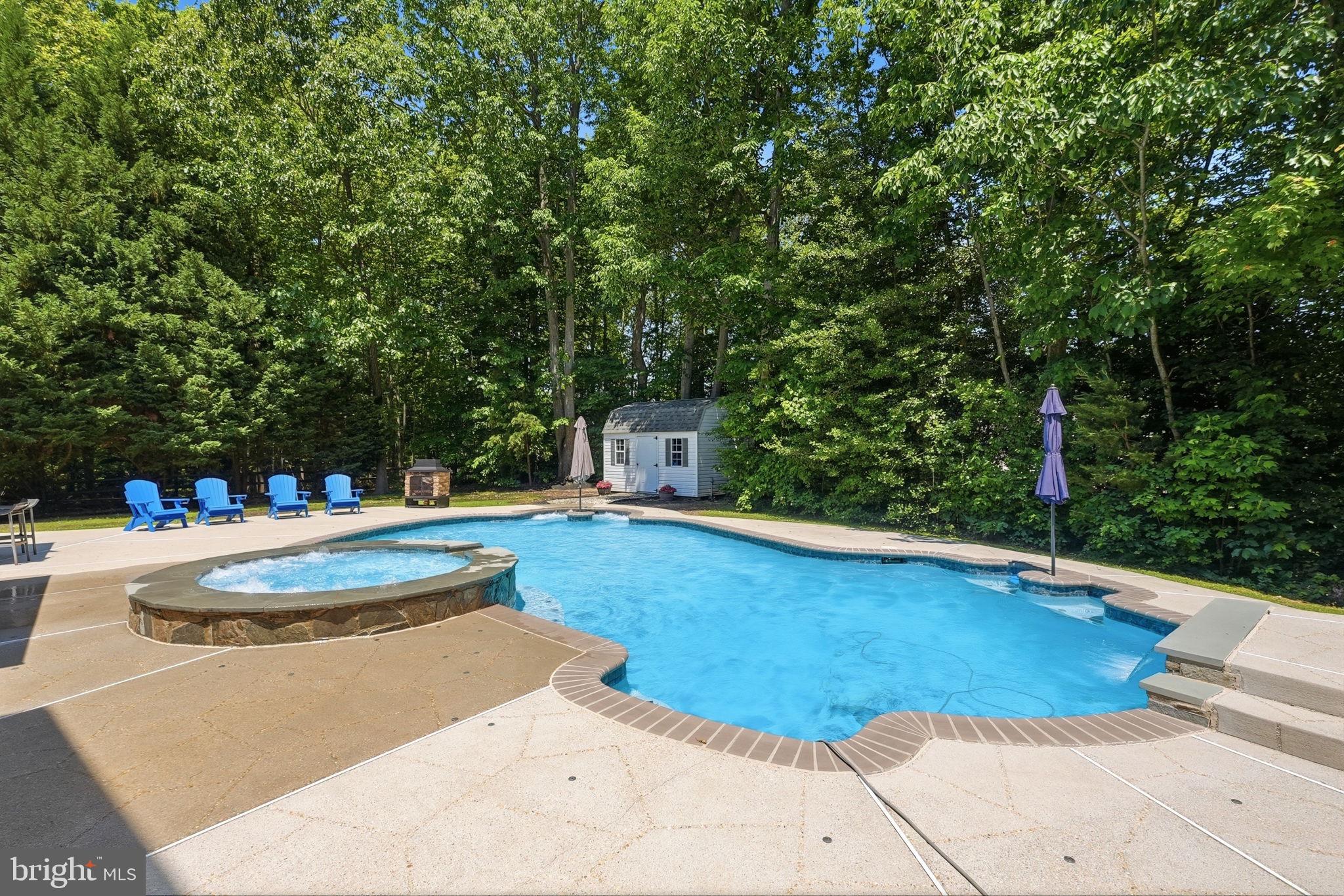 CLASSIC OAKS - Residential
