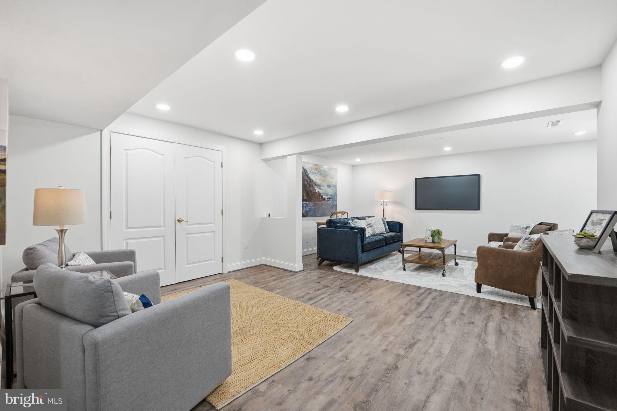 CLASSIC OAKS - Residential