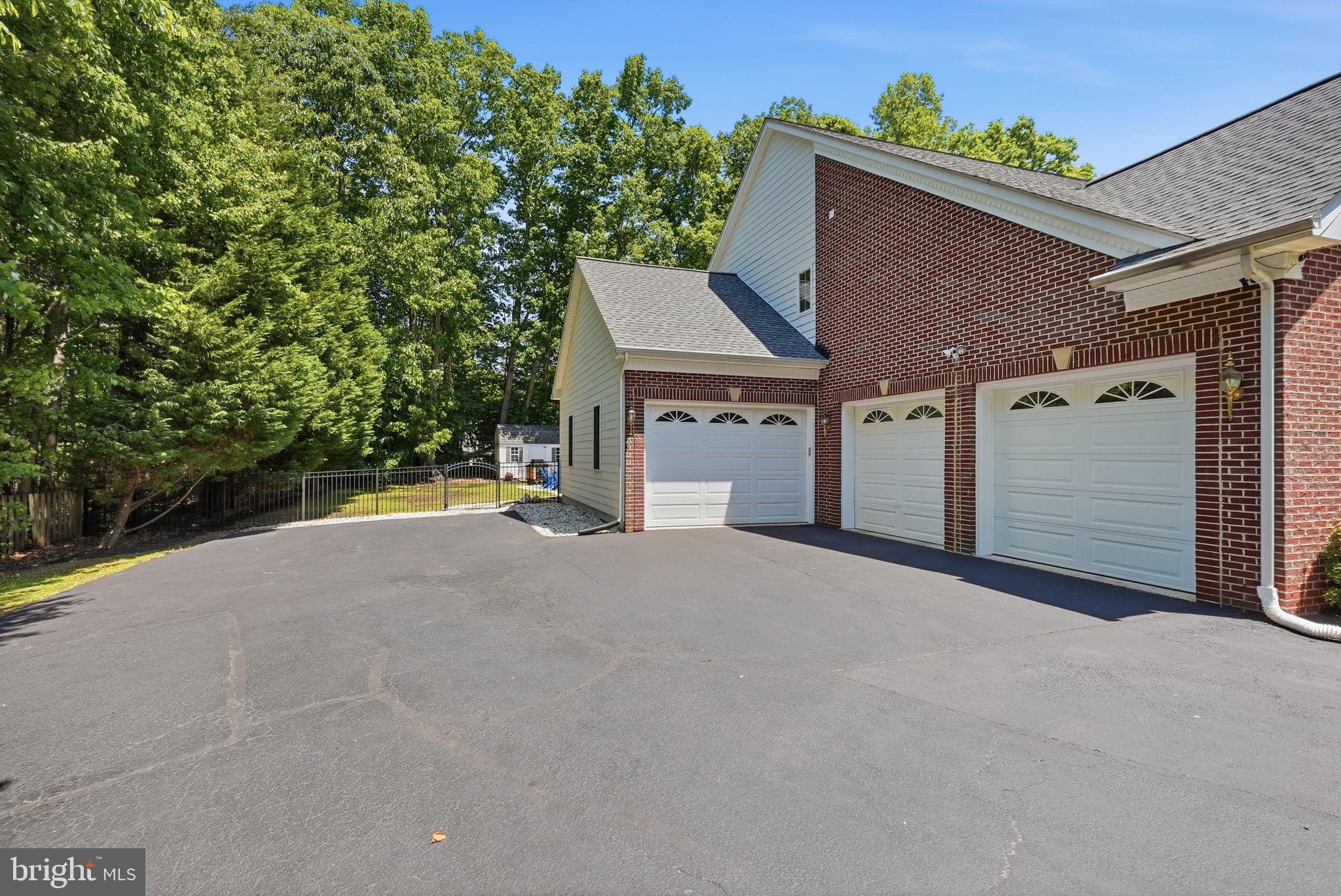 CLASSIC OAKS - Residential