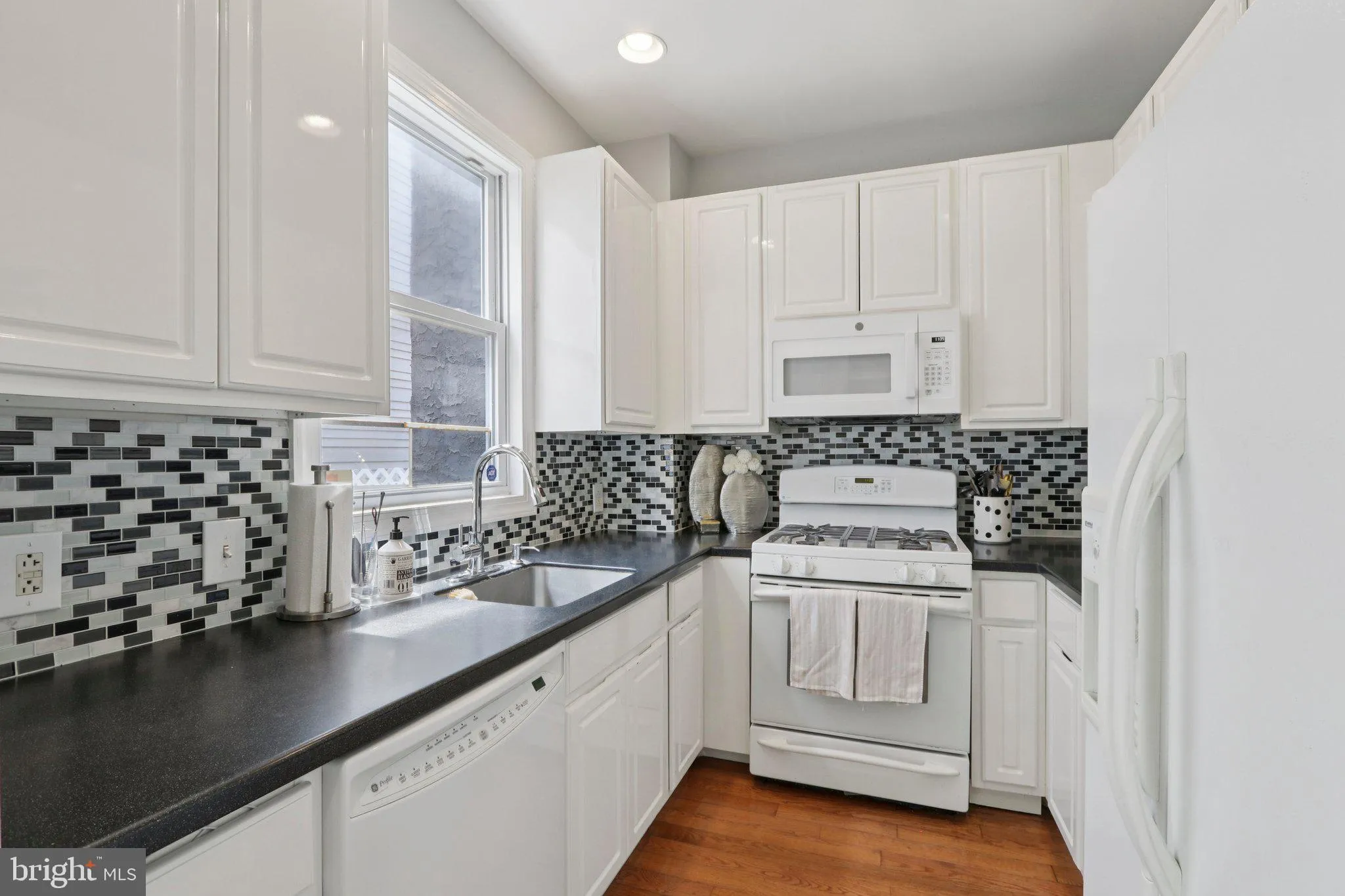 Philadelphia, Pennsylvania 19146, United States, 3 Bedrooms Bedrooms, ,3 BathroomsBathrooms,Residential,Active,159818