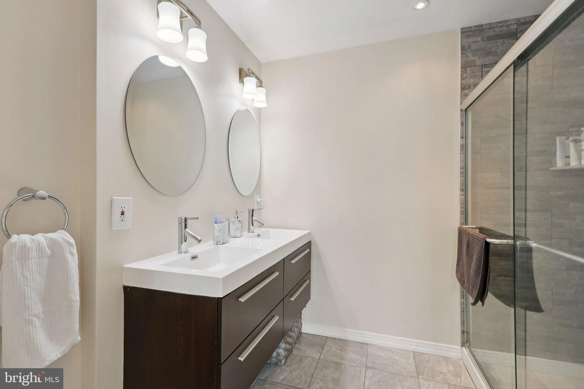 Philadelphia, Pennsylvania 19146, United States, 3 Bedrooms Bedrooms, ,3 BathroomsBathrooms,Residential,Active,159818