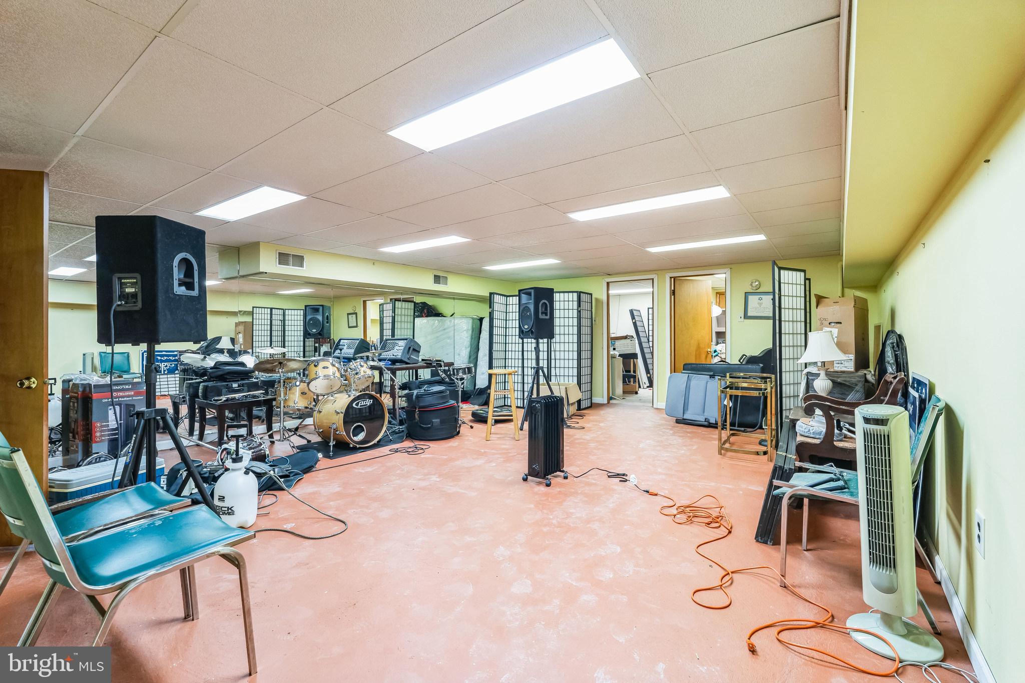 BUSTLETON - Commercial Sale