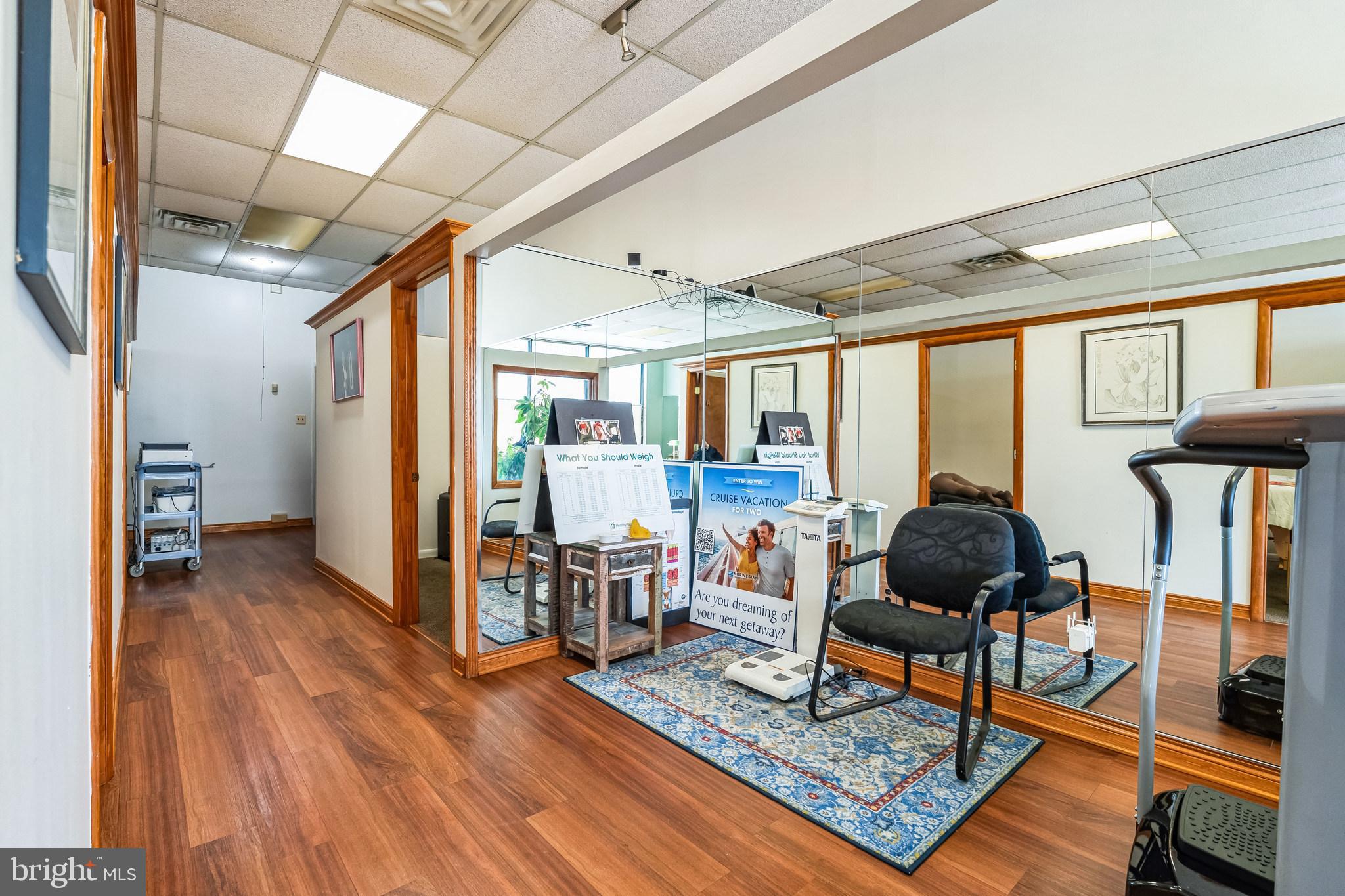 BUSTLETON - Commercial Sale