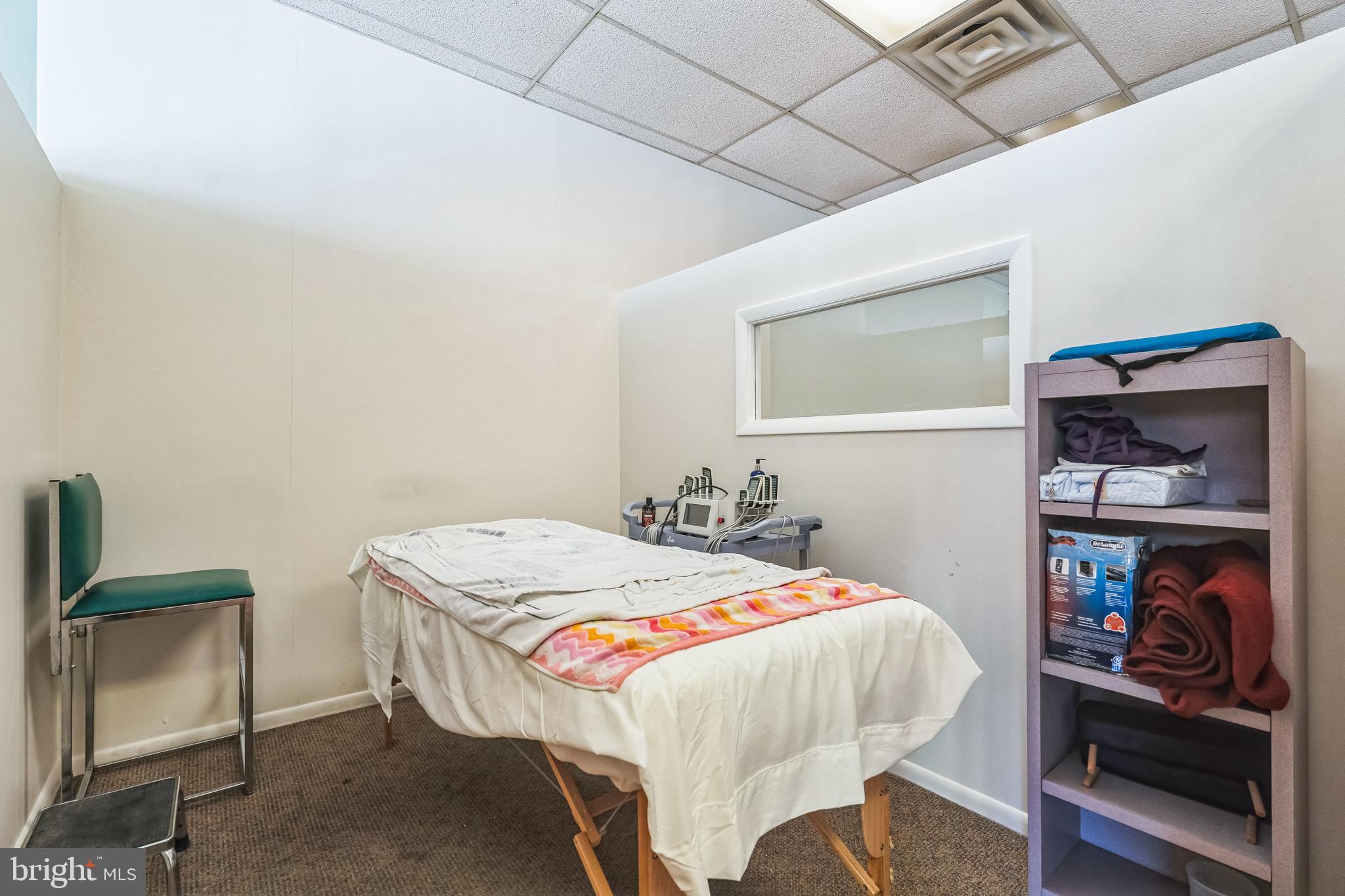 BUSTLETON - Commercial Sale