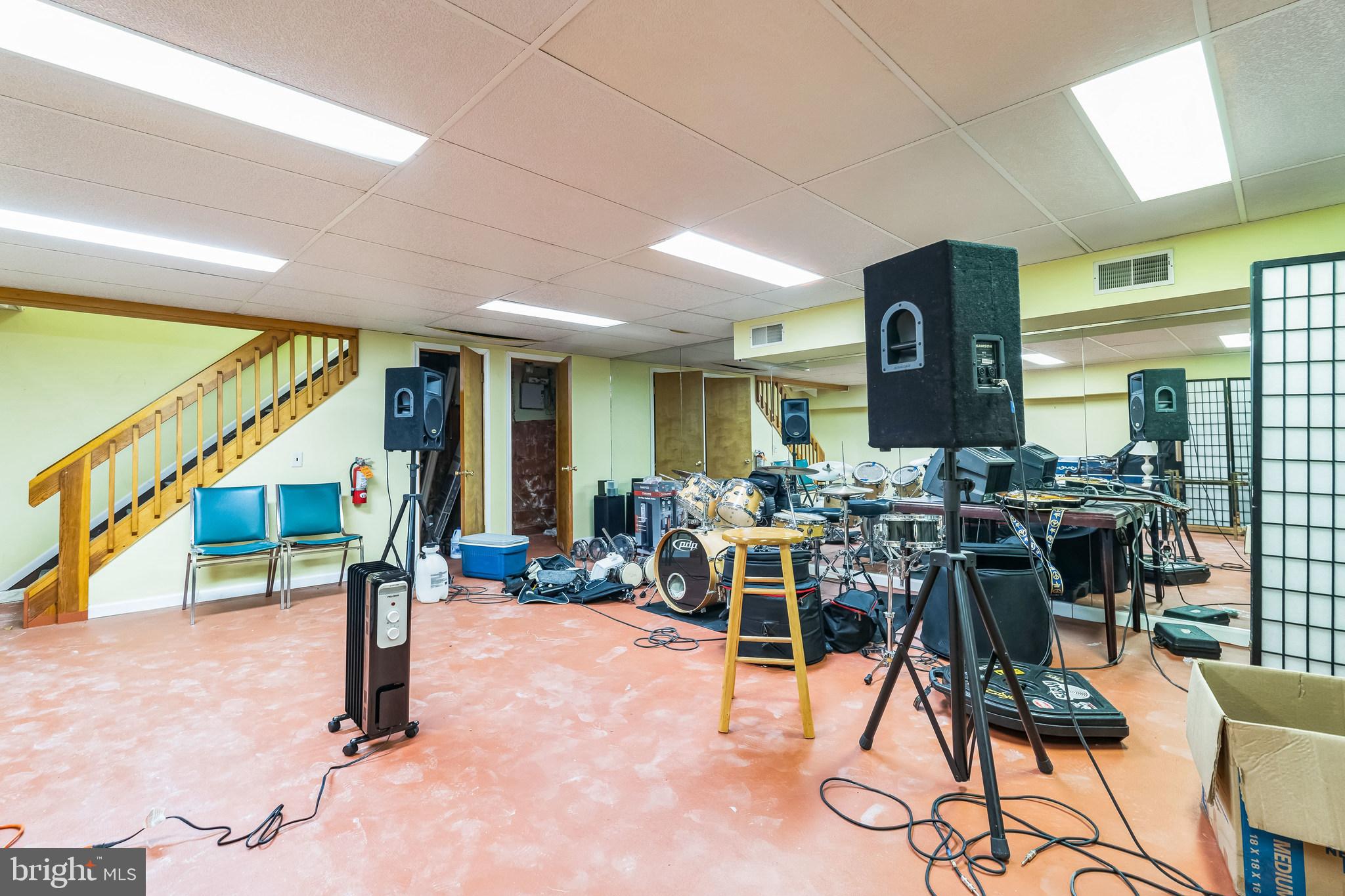 BUSTLETON - Commercial Sale