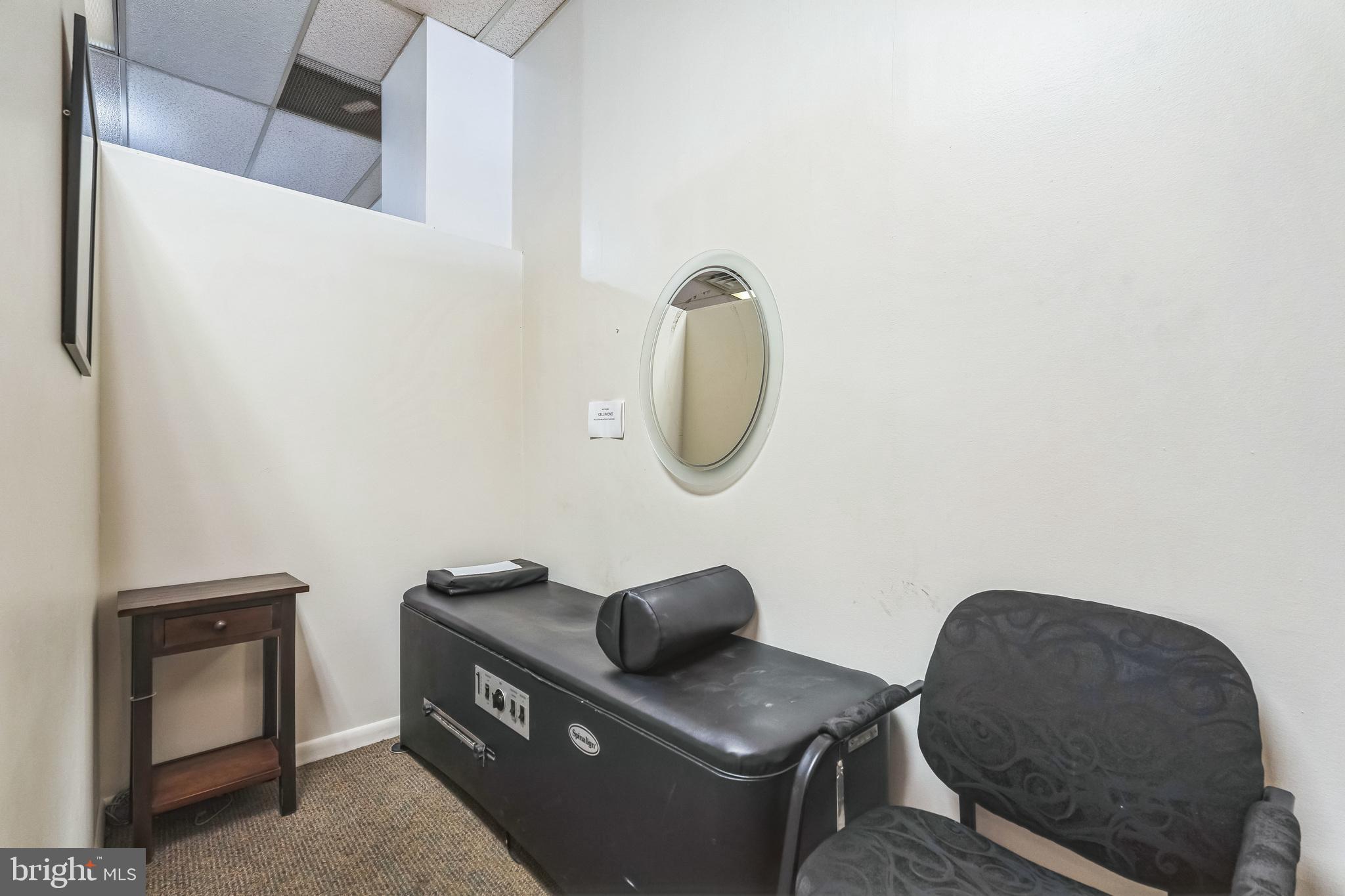 BUSTLETON - Commercial Sale