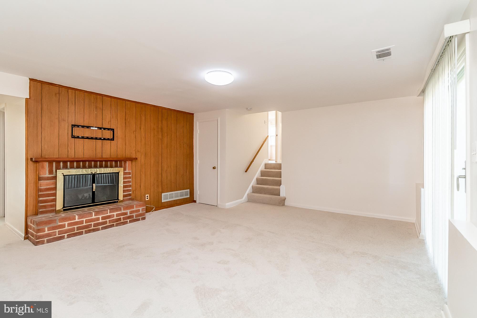 VILLAGE GREEN - Residential