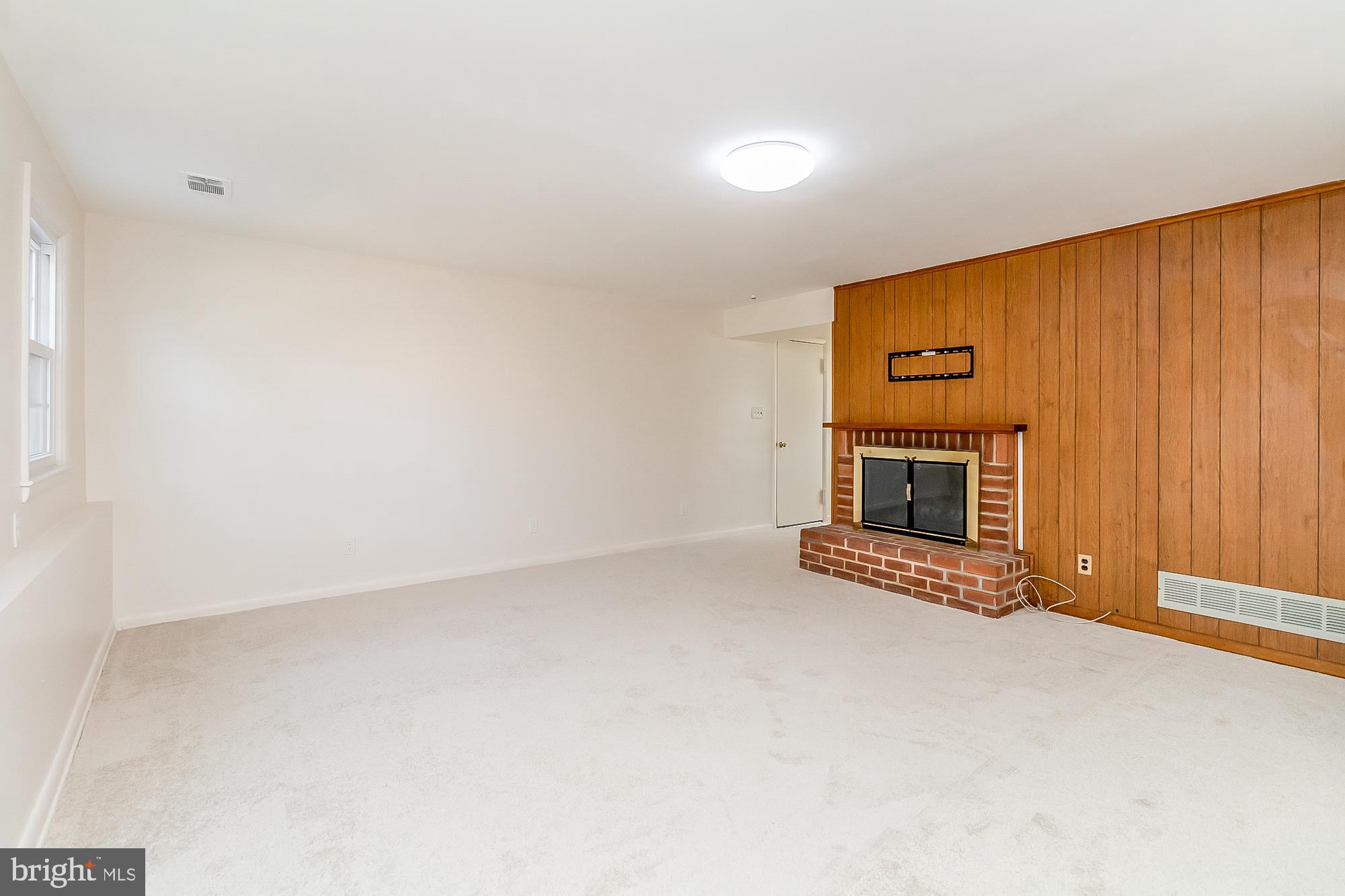 VILLAGE GREEN - Residential