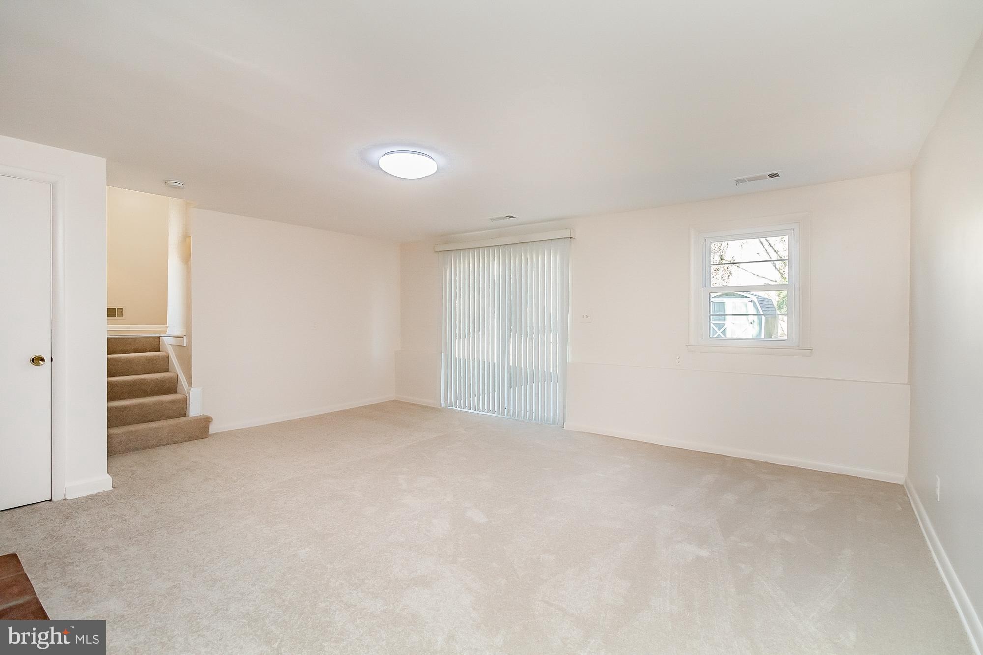 VILLAGE GREEN - Residential