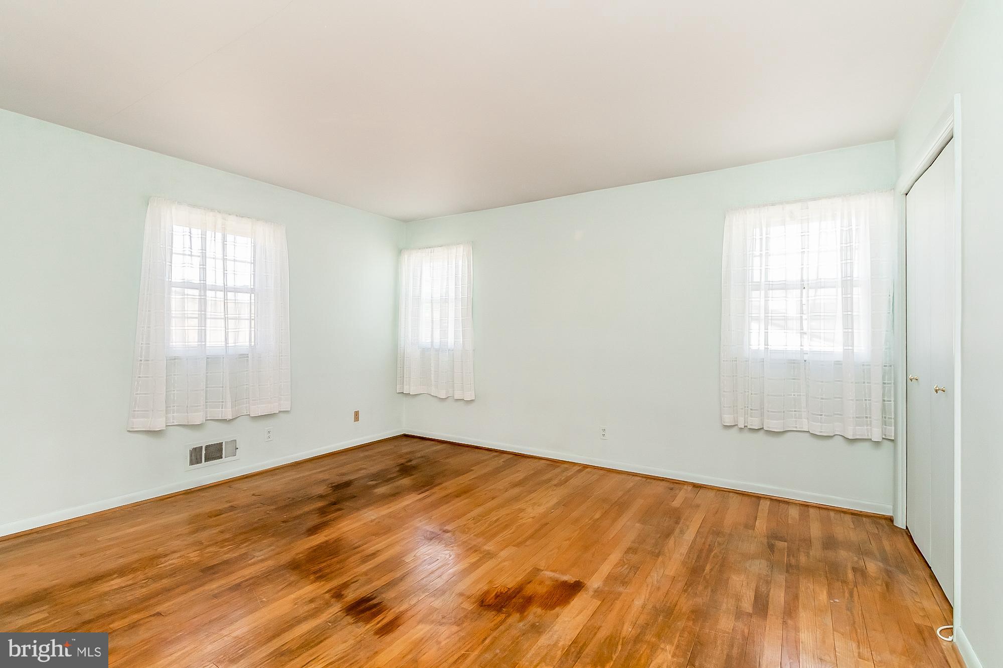 VILLAGE GREEN - Residential