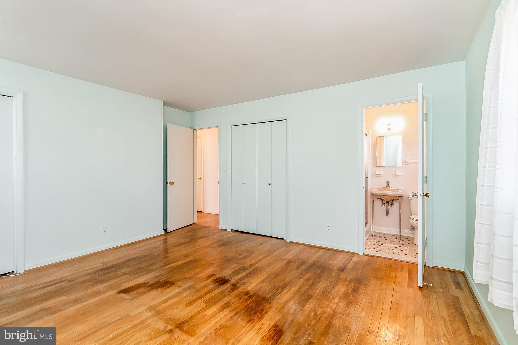 VILLAGE GREEN - Residential