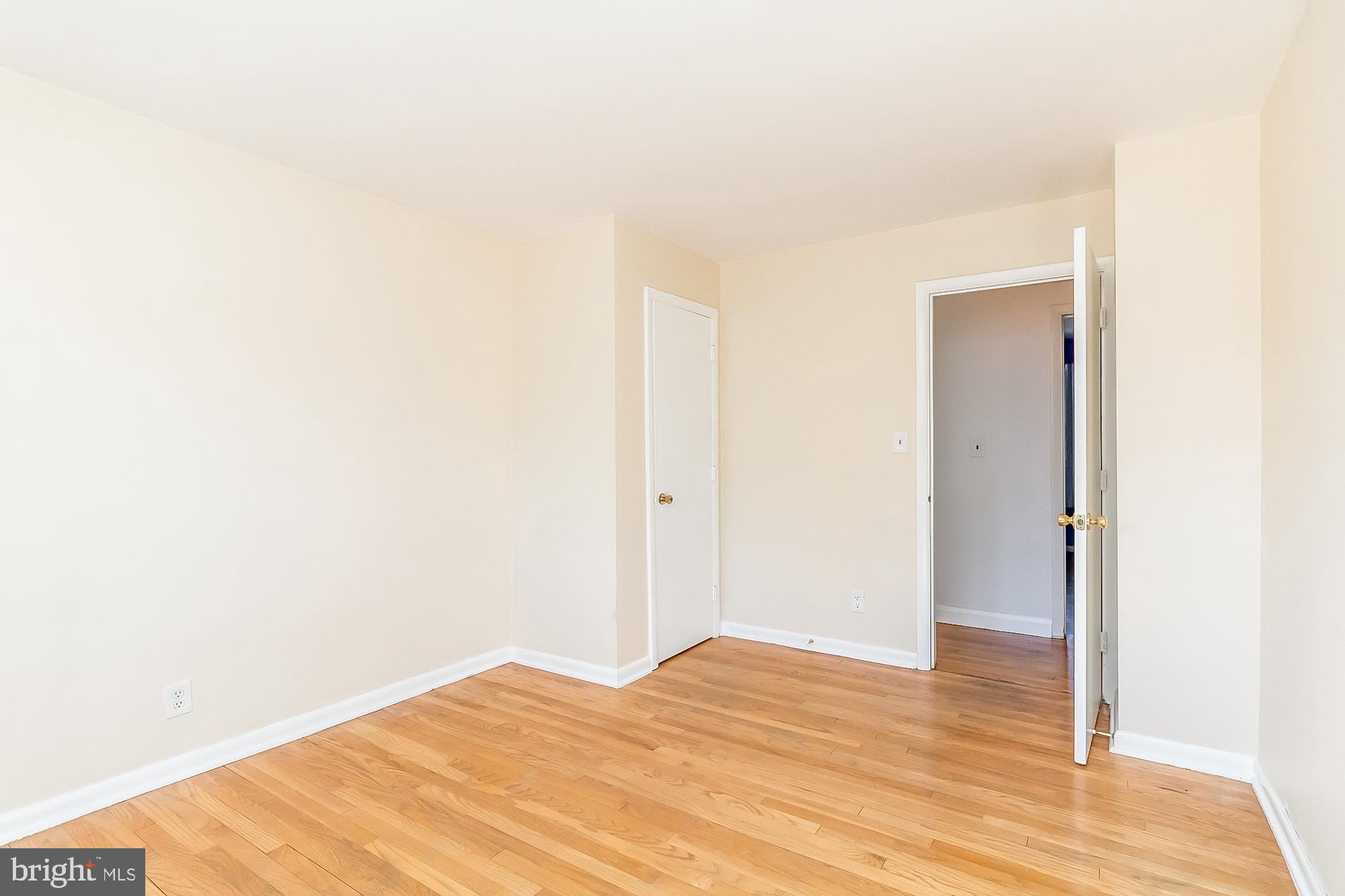 VILLAGE GREEN - Residential