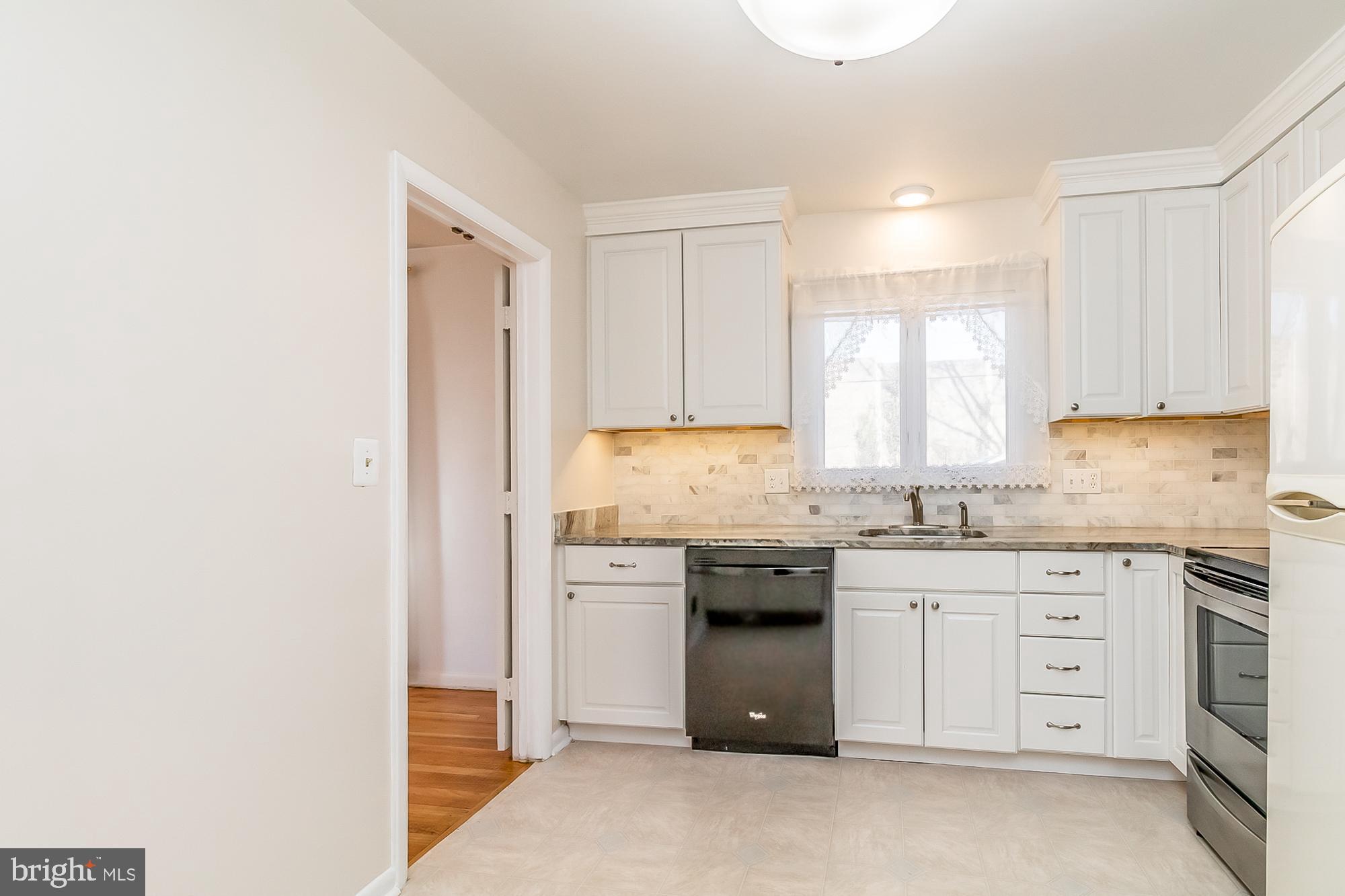 VILLAGE GREEN - Residential