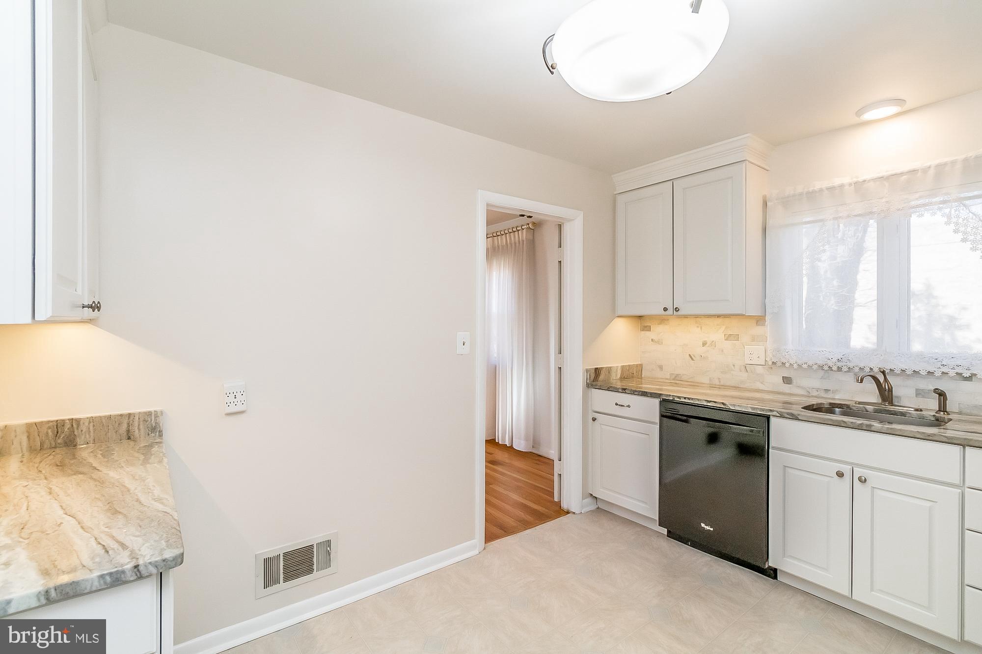 VILLAGE GREEN - Residential