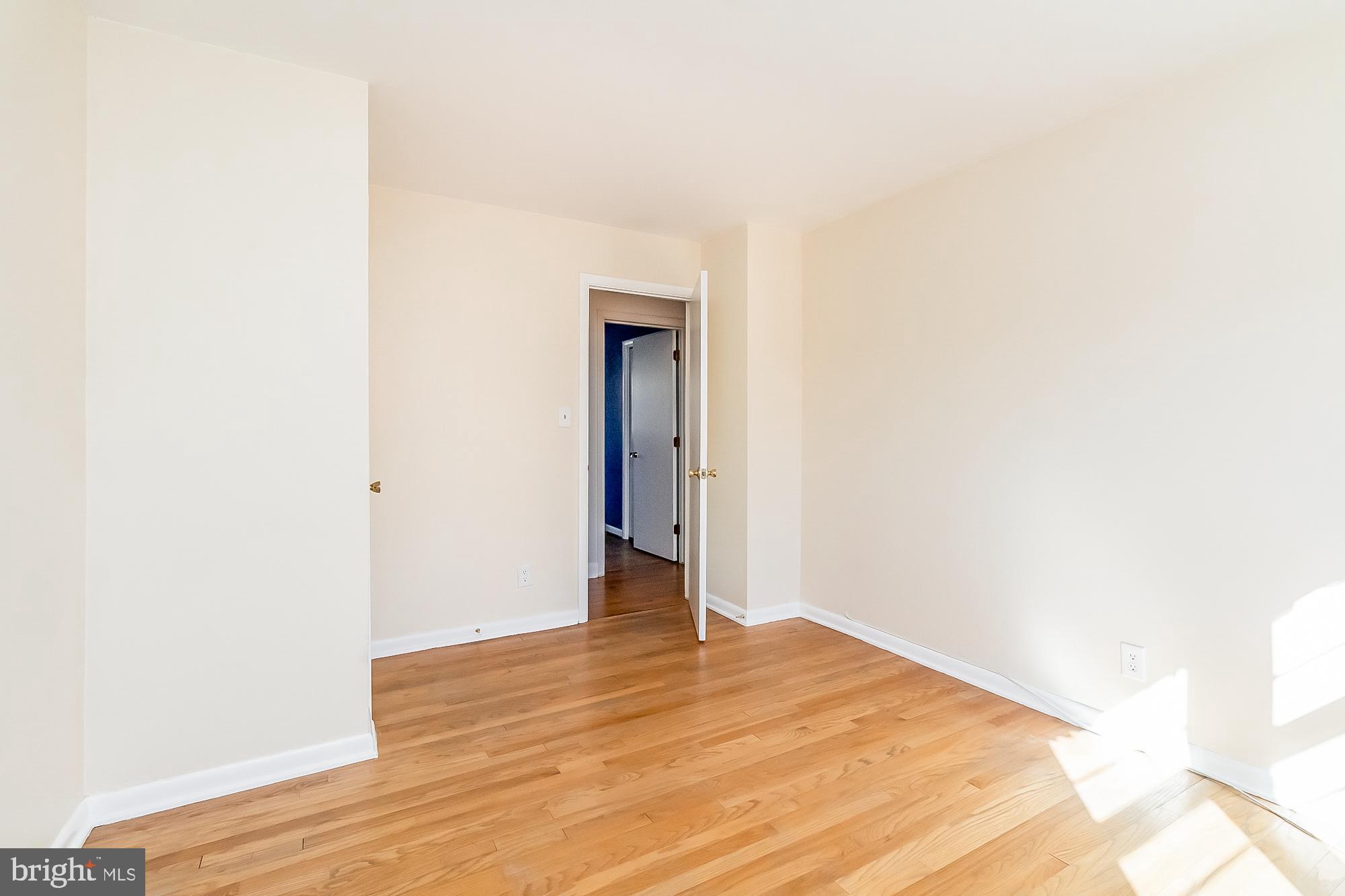 VILLAGE GREEN - Residential