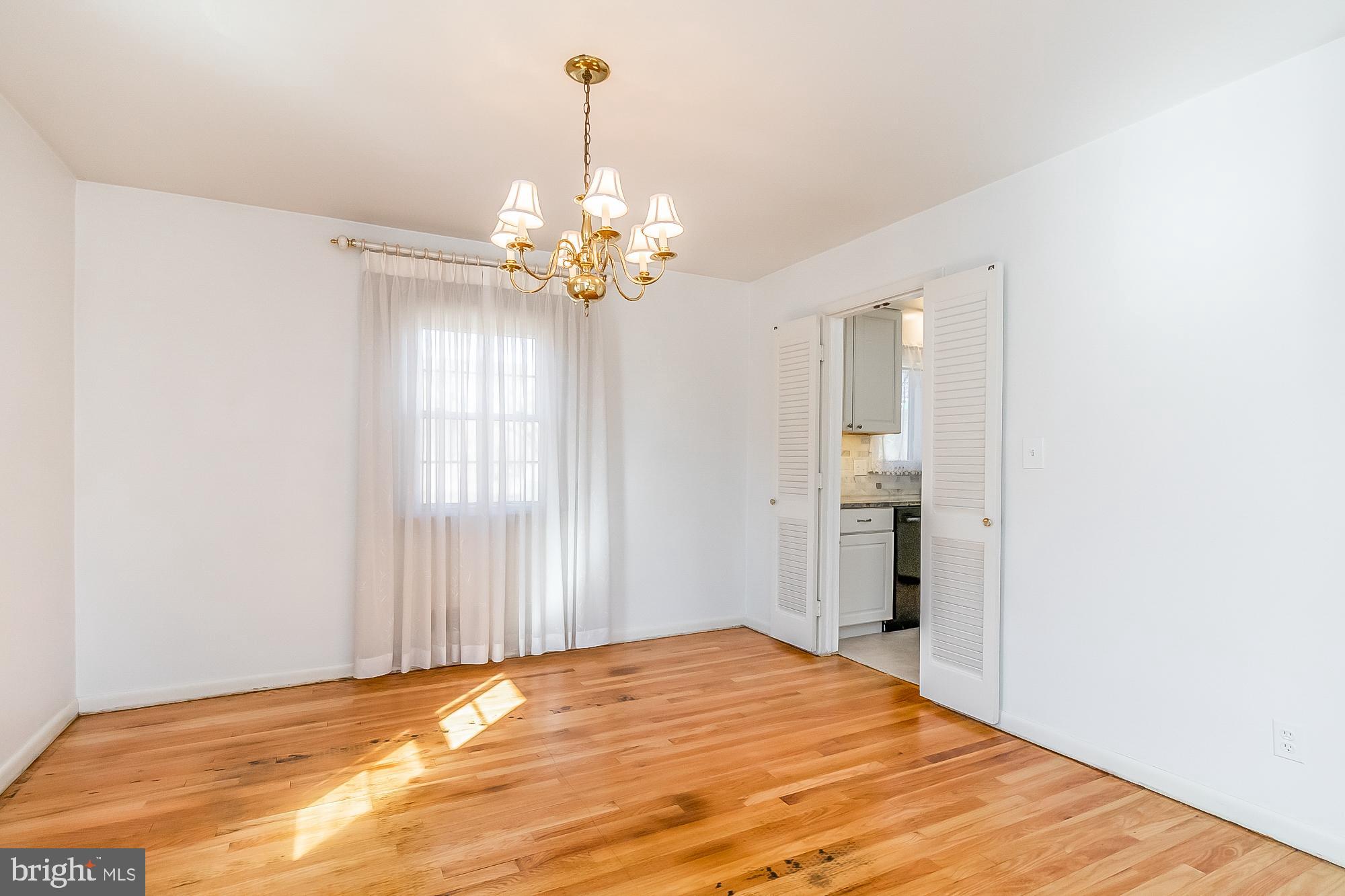 VILLAGE GREEN - Residential