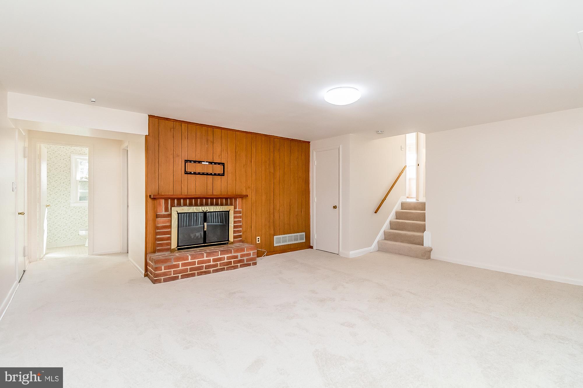 VILLAGE GREEN - Residential