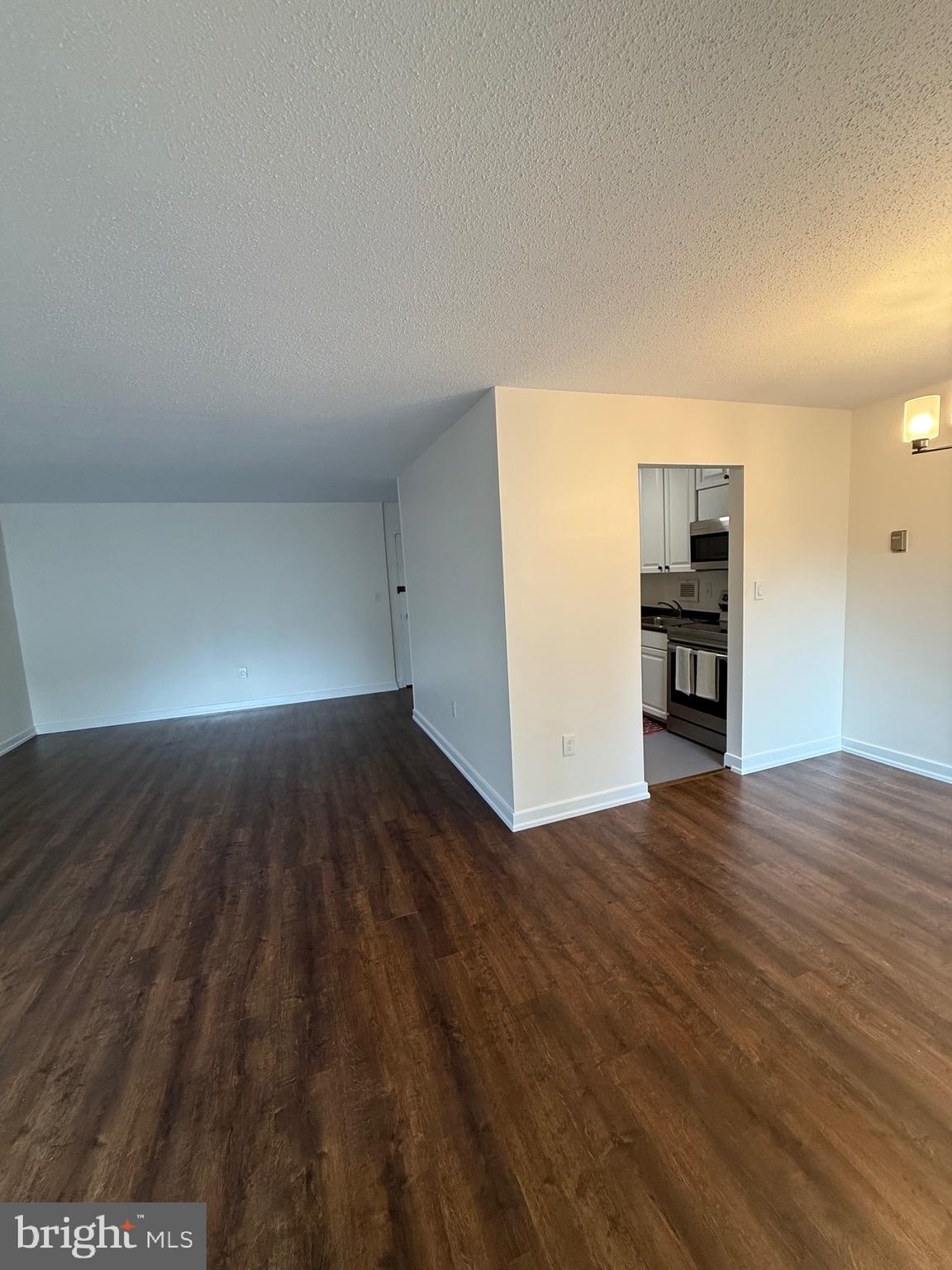 LAKESIDE TERRACE - Residential