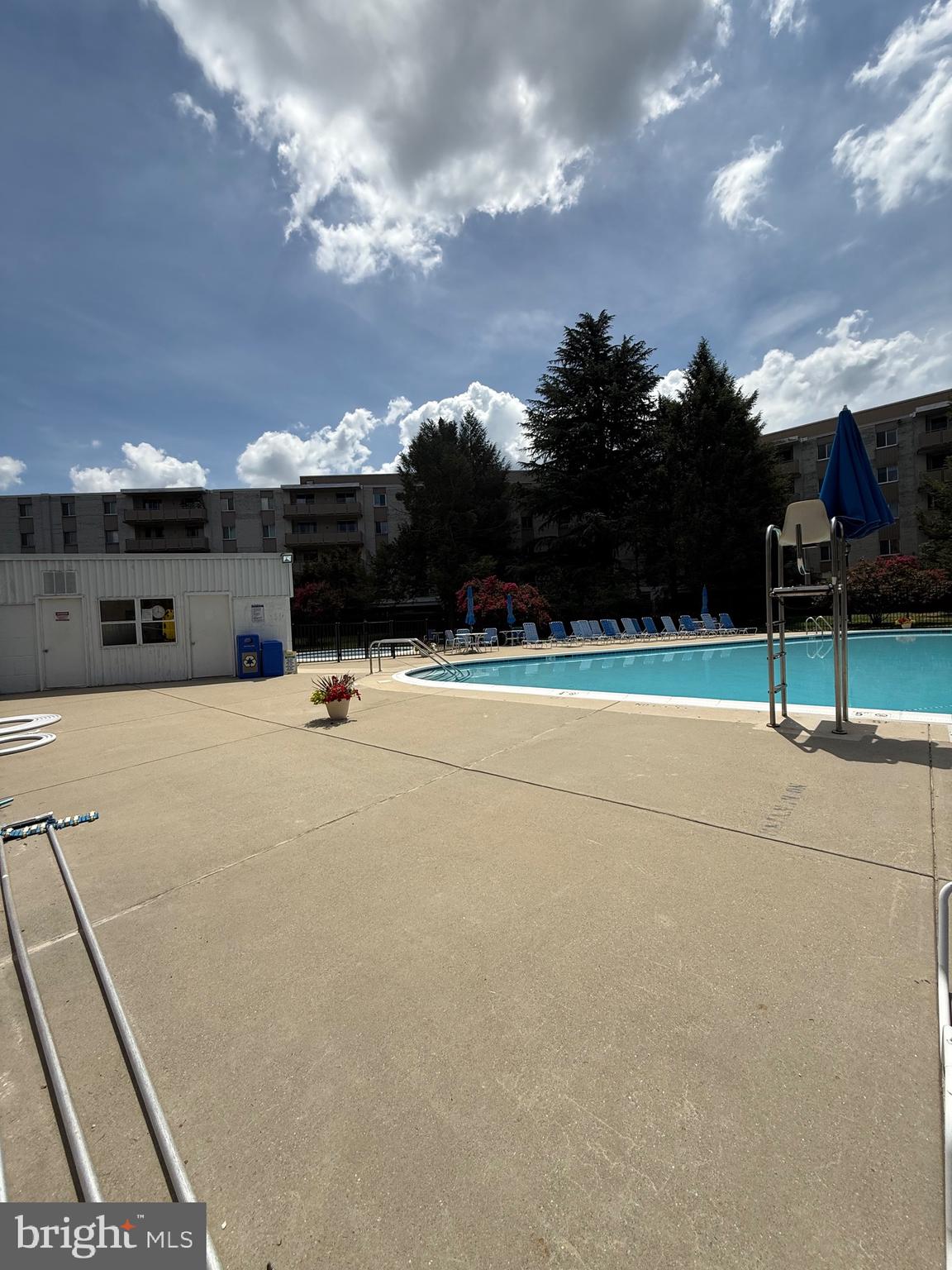 LAKESIDE TERRACE - Residential