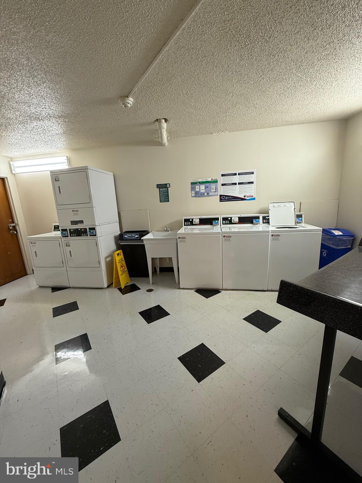 LAKESIDE TERRACE - Residential