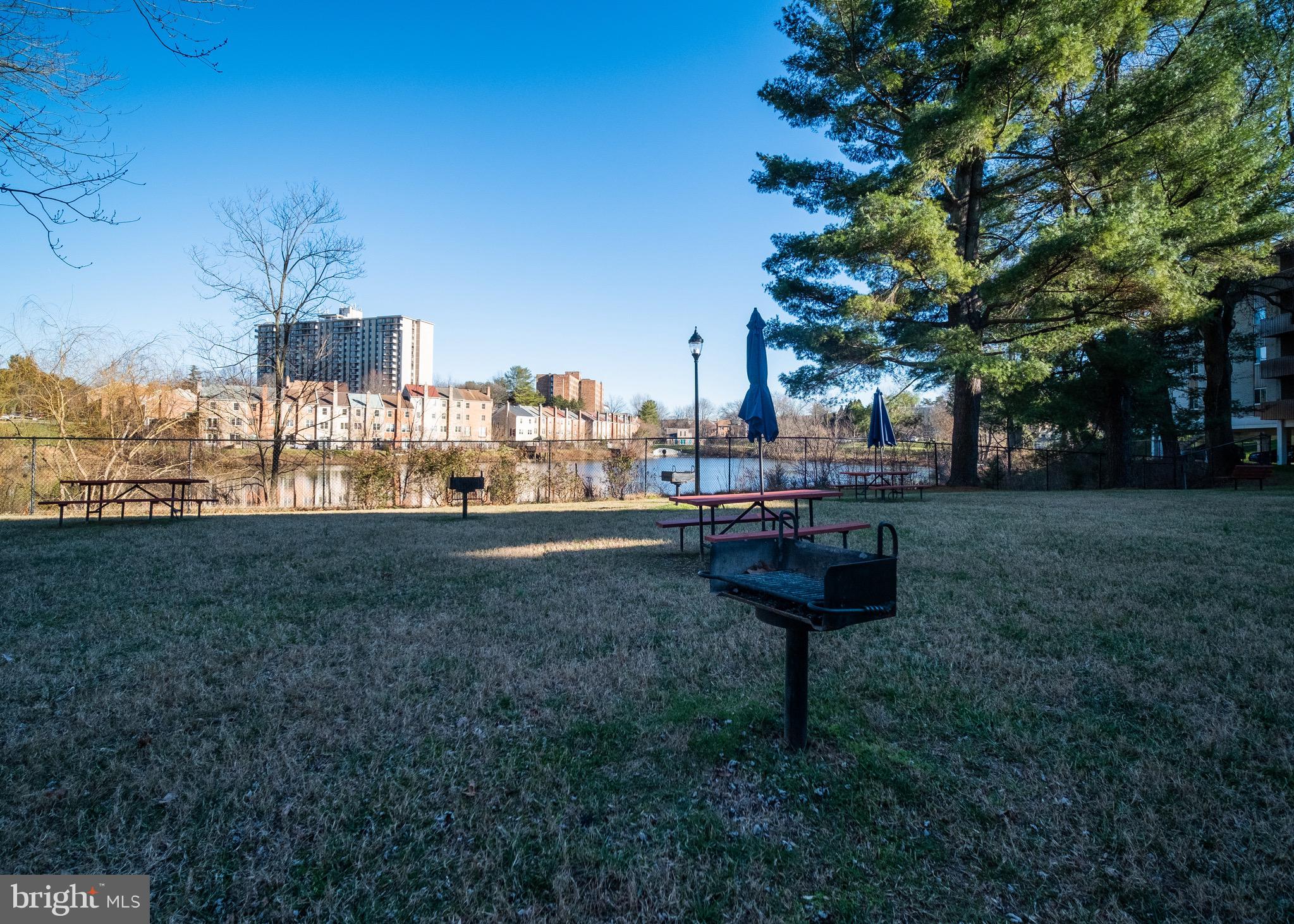 LAKESIDE TERRACE - Residential