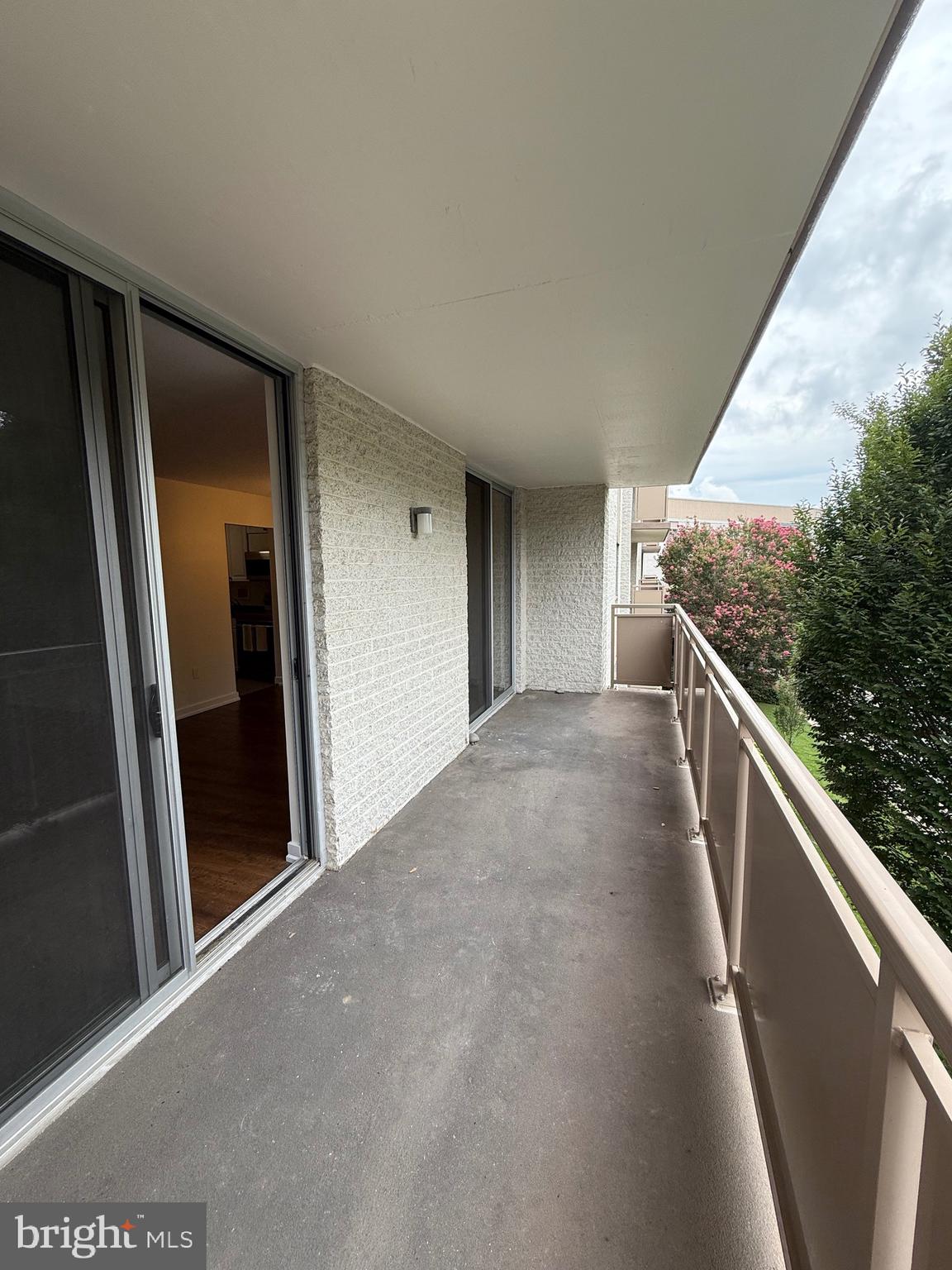 LAKESIDE TERRACE - Residential