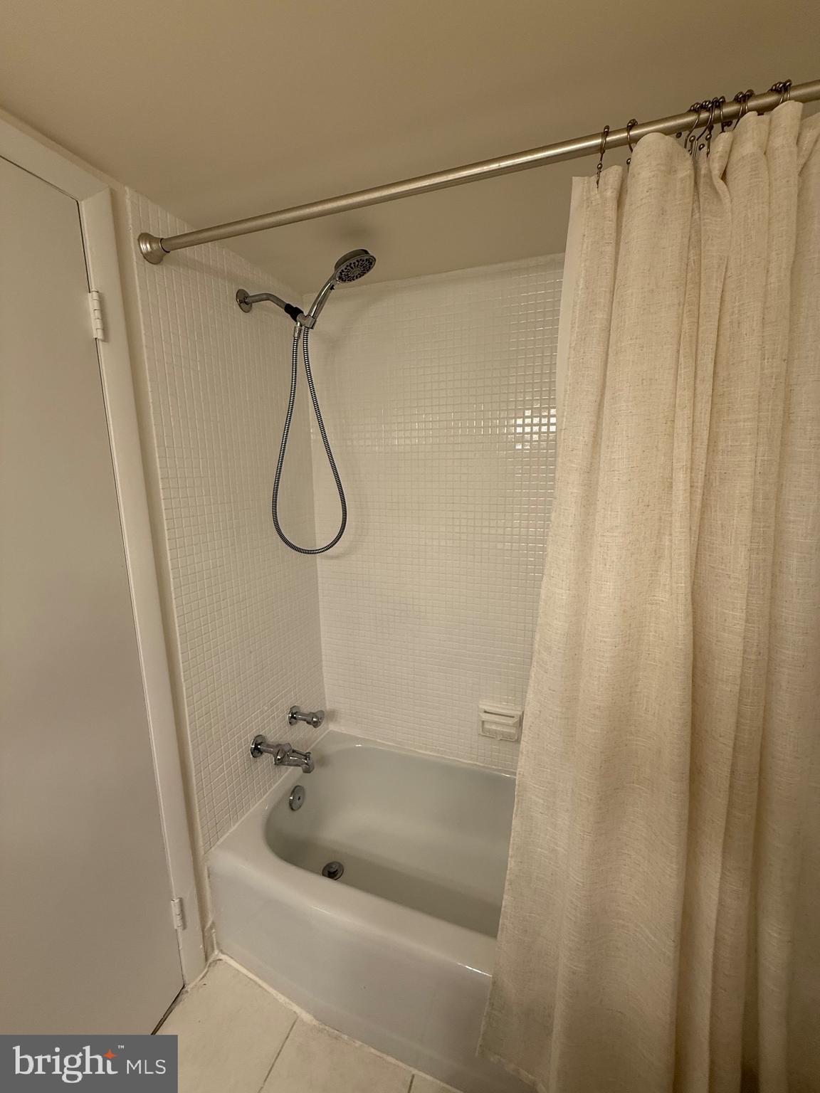 LAKESIDE TERRACE - Residential