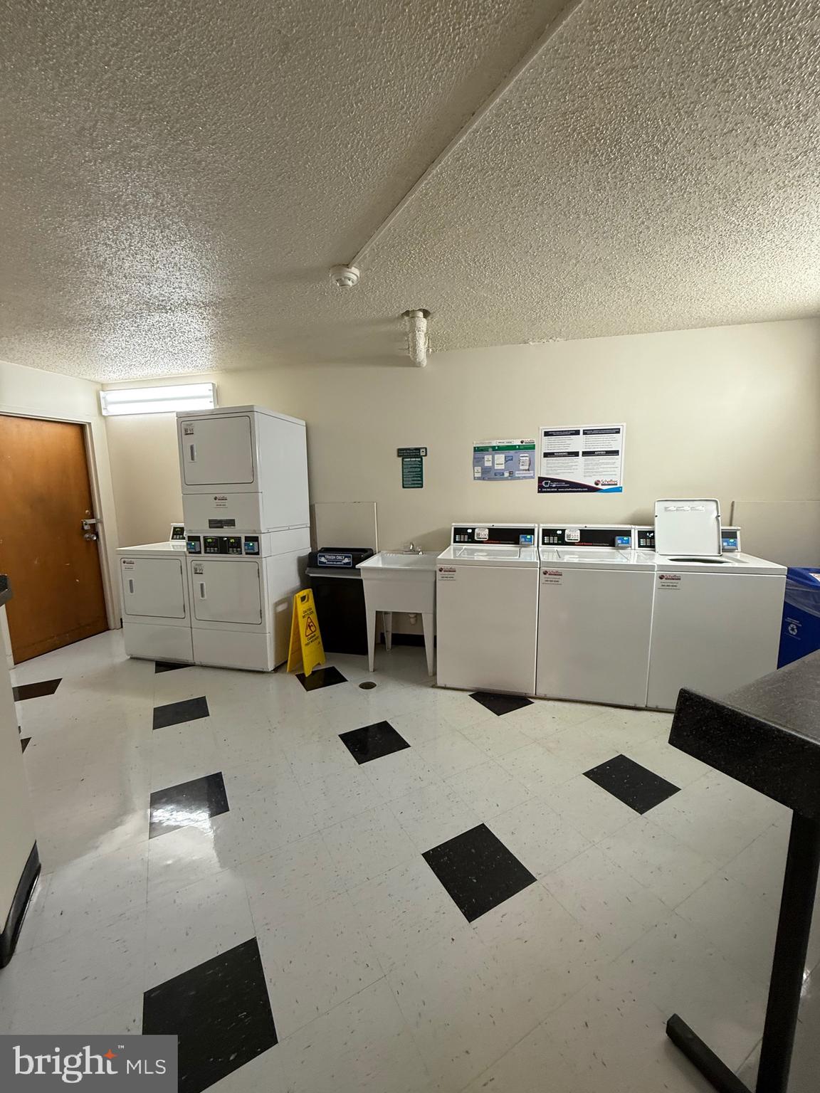 LAKESIDE TERRACE - Residential