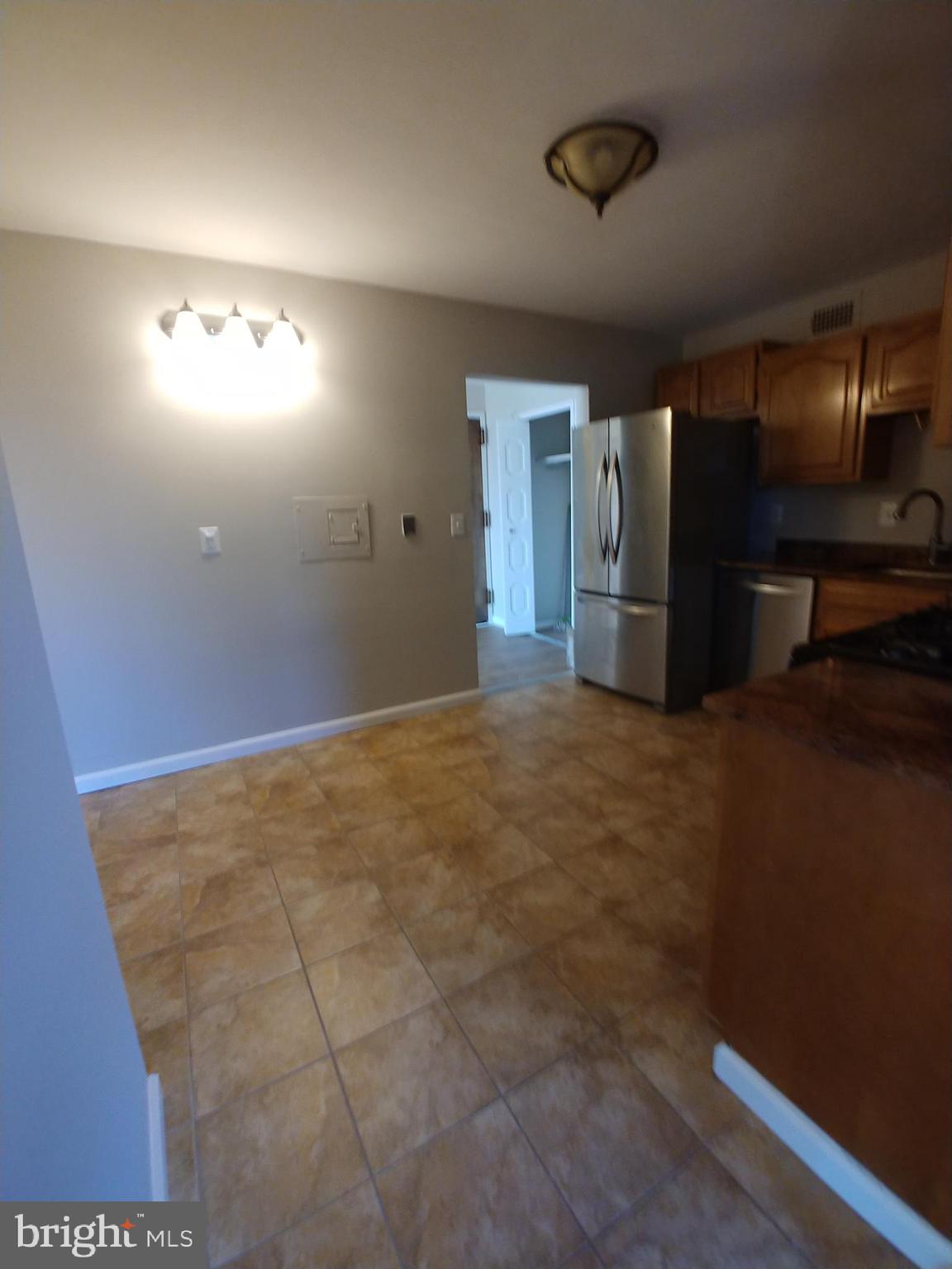 PROMENADE TOWERS - Residential Lease