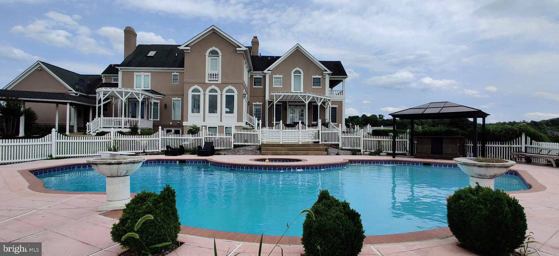 BEACON HILL - Residential