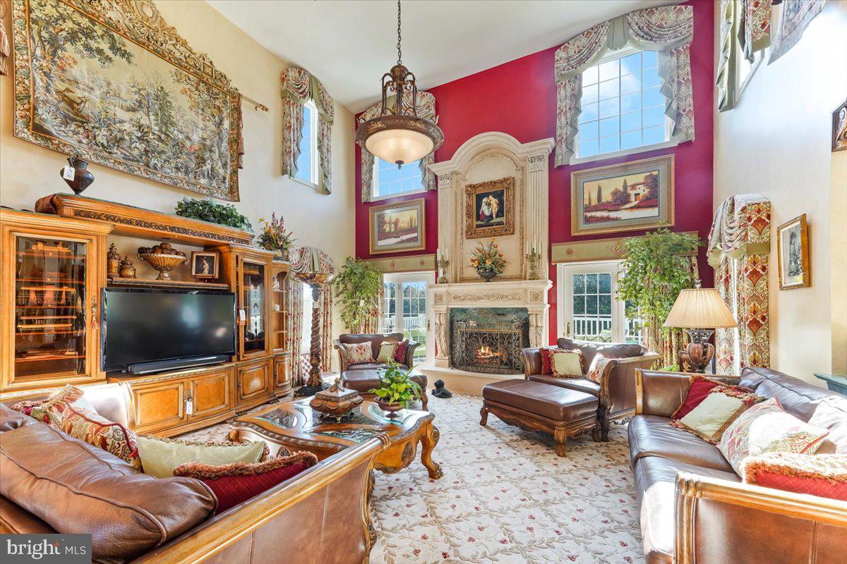 RIVERCREST - Residential