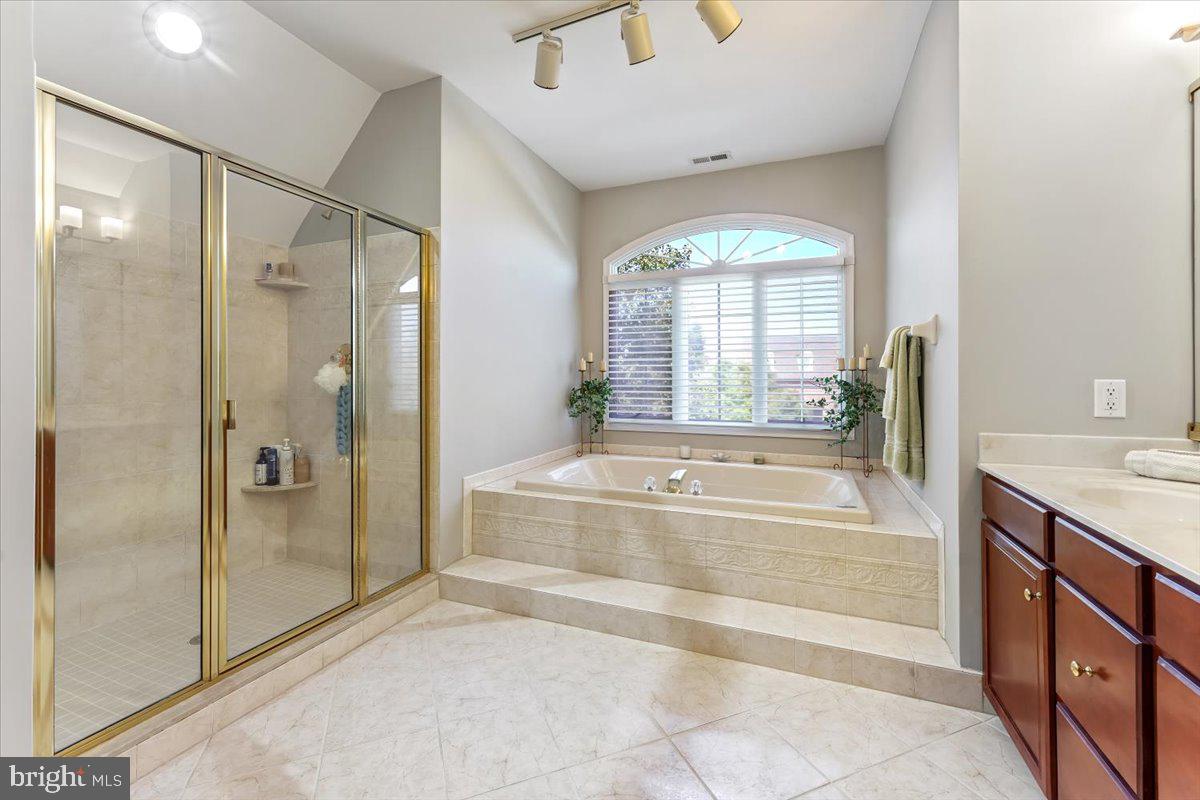 RIVERCREST - Residential