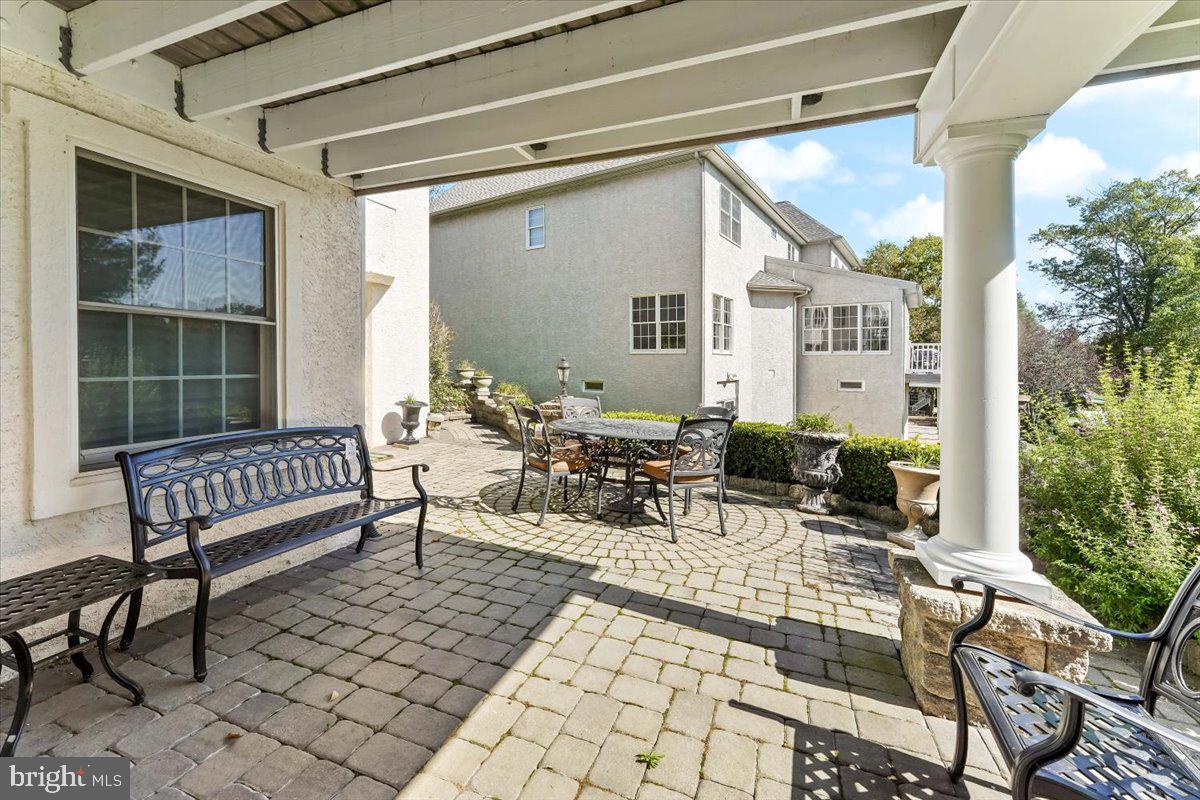 RIVERCREST - Residential