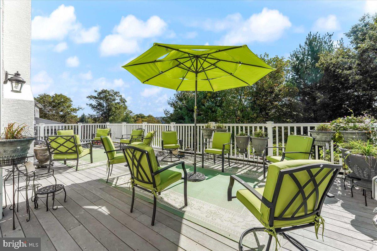 RIVERCREST - Residential