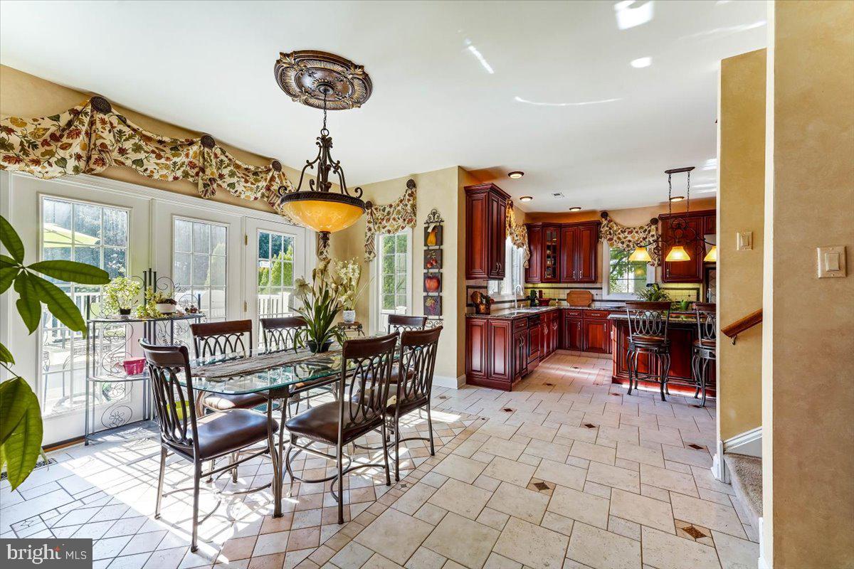 RIVERCREST - Residential