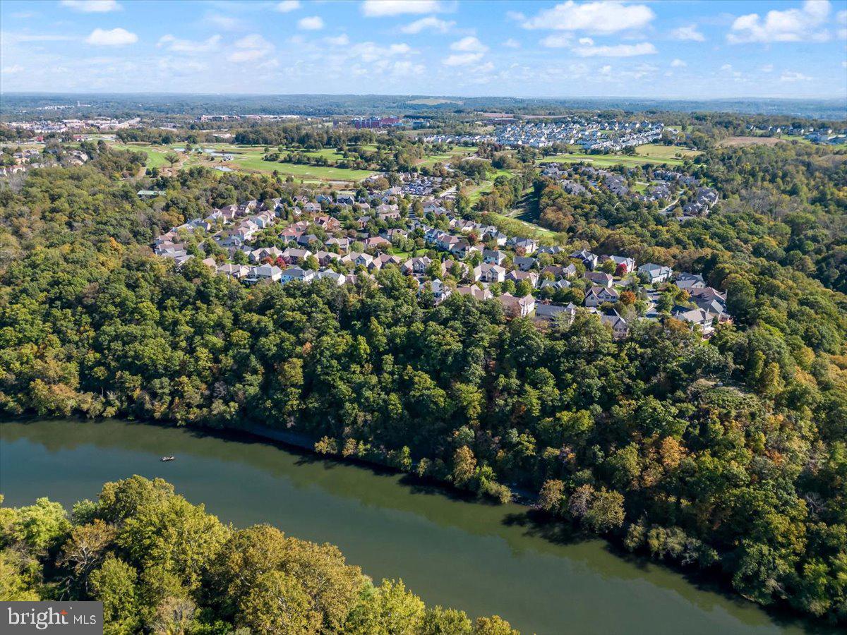 RIVERCREST - Residential