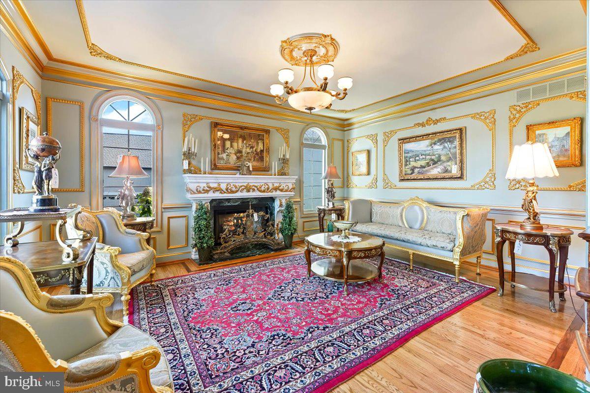 RIVERCREST - Residential