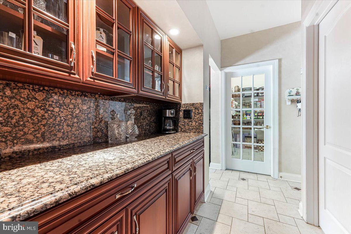 RIVERCREST - Residential