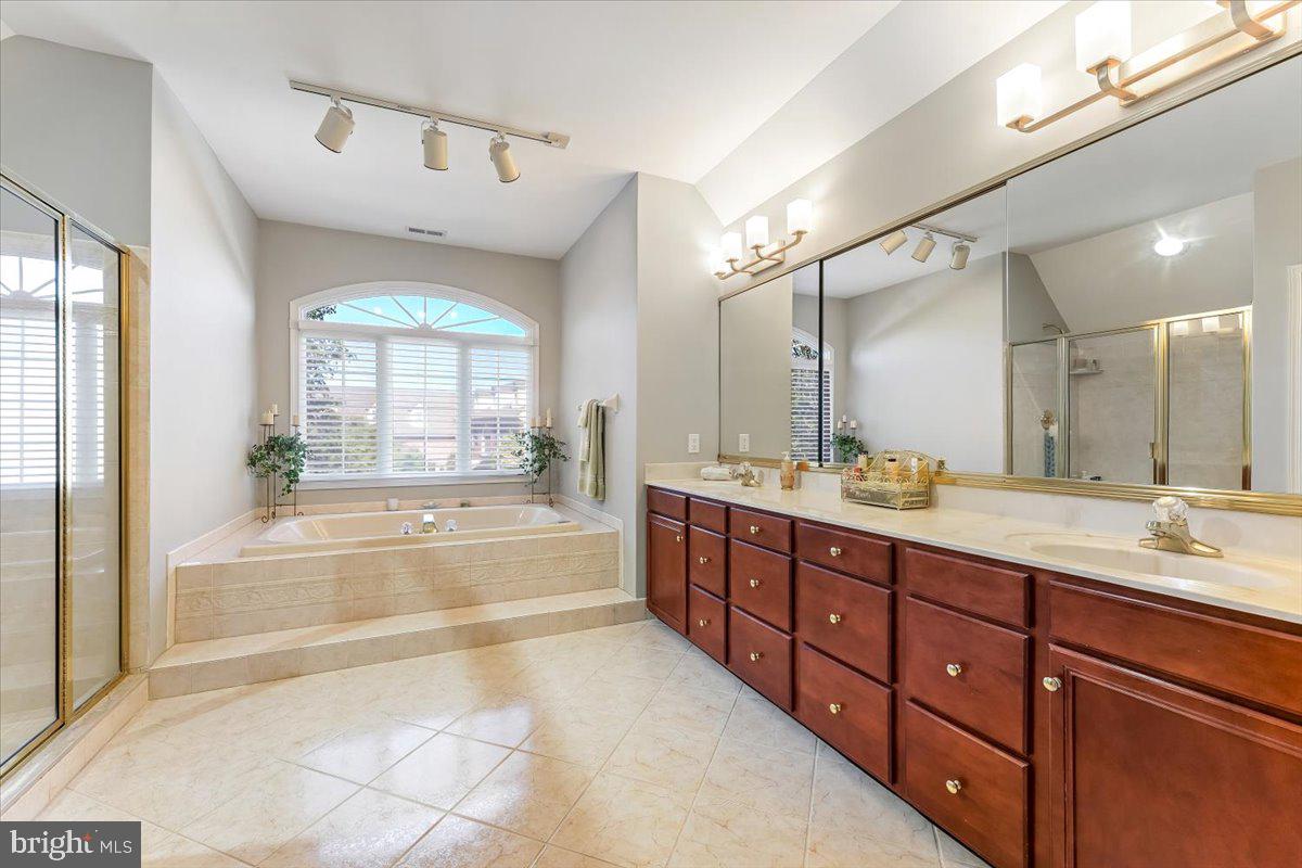 RIVERCREST - Residential