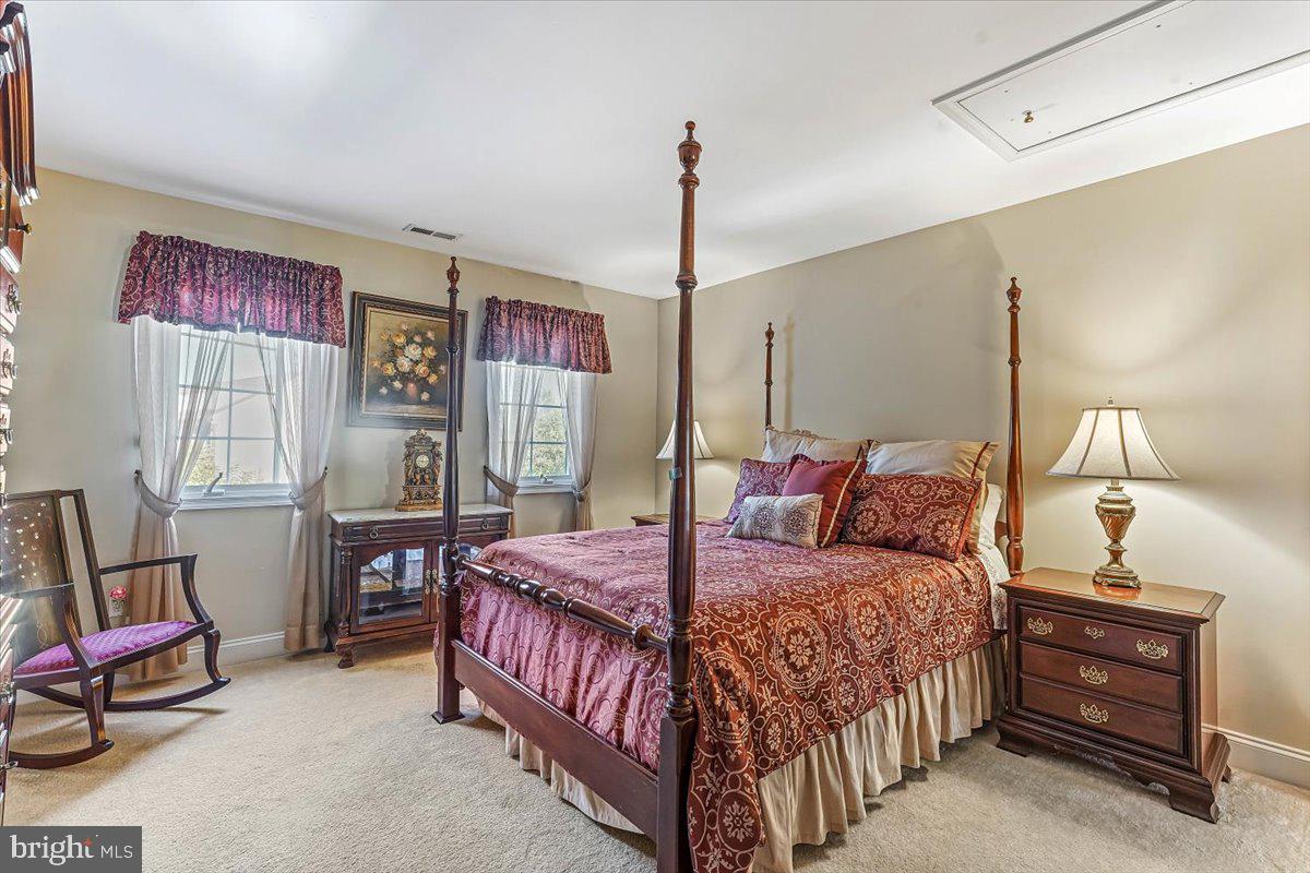 RIVERCREST - Residential