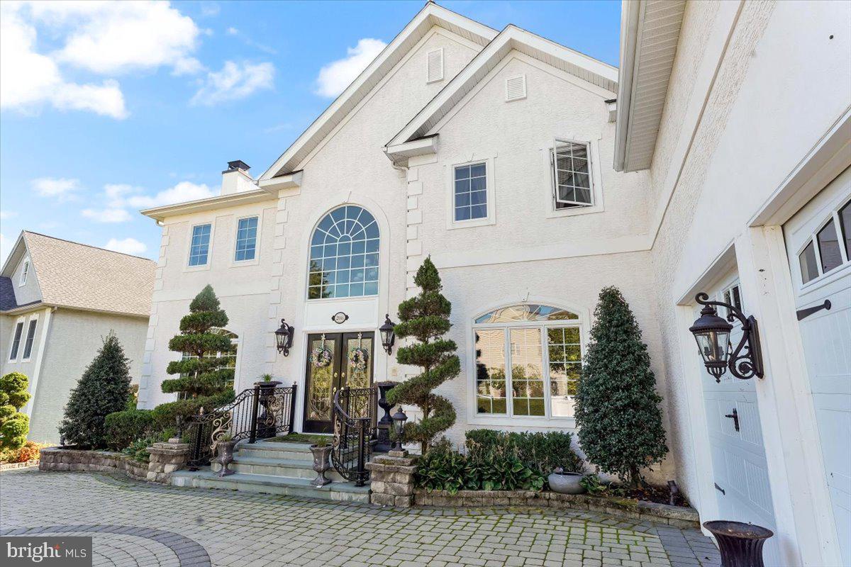 RIVERCREST - Residential