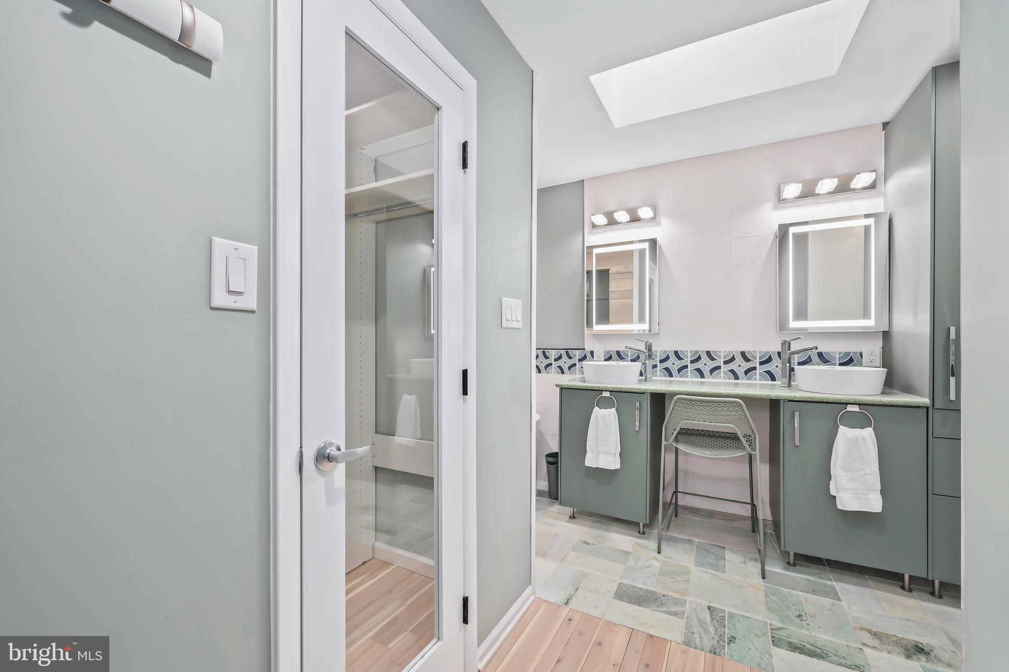 RESTON - Residential