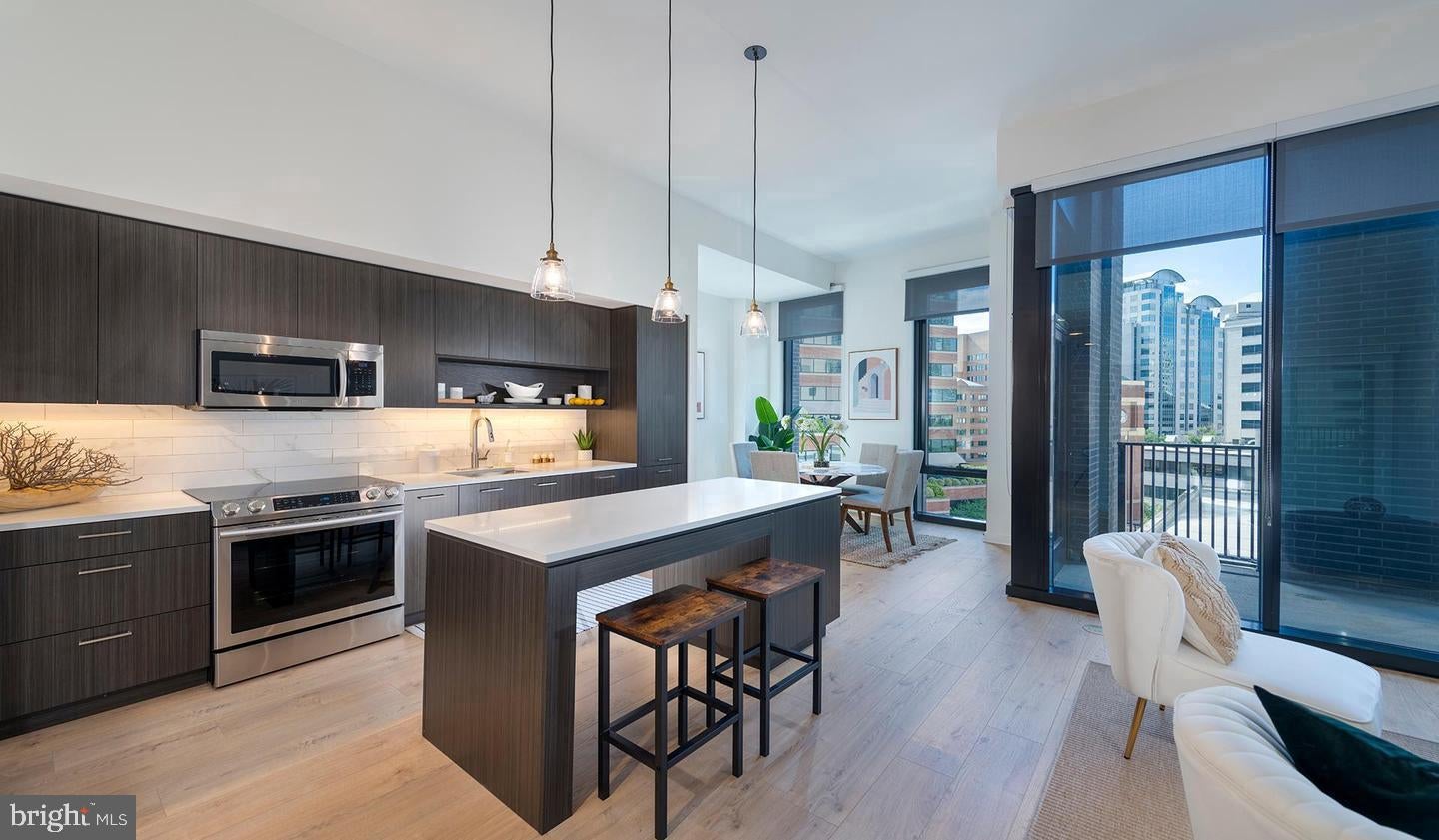 4710 ELM STREET E-1905