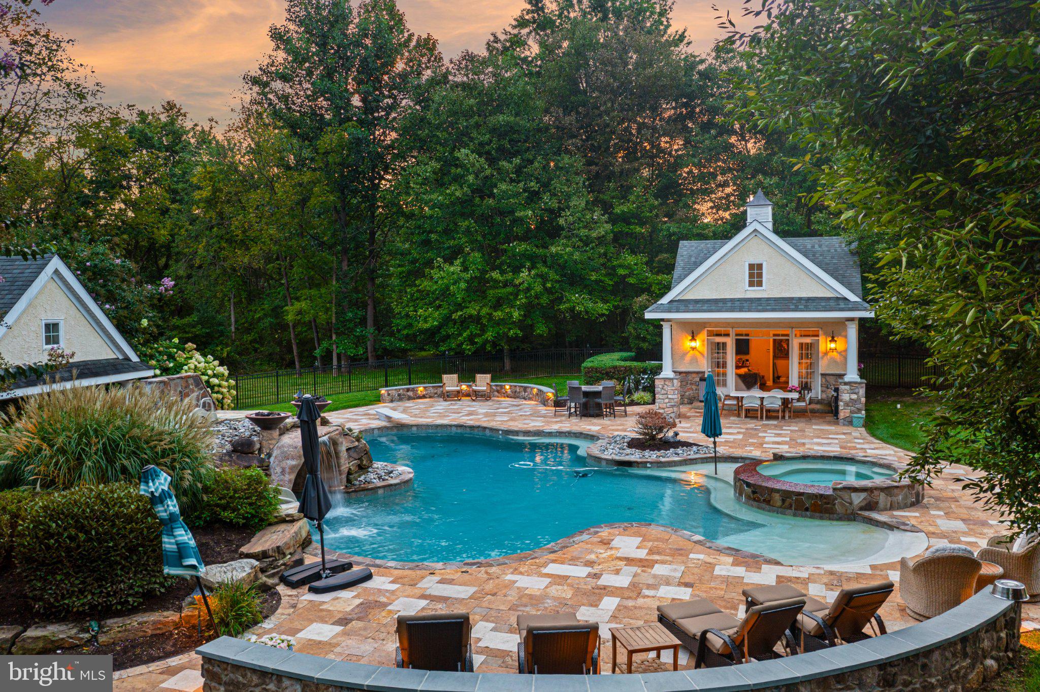 825 OAK TREE ROAD