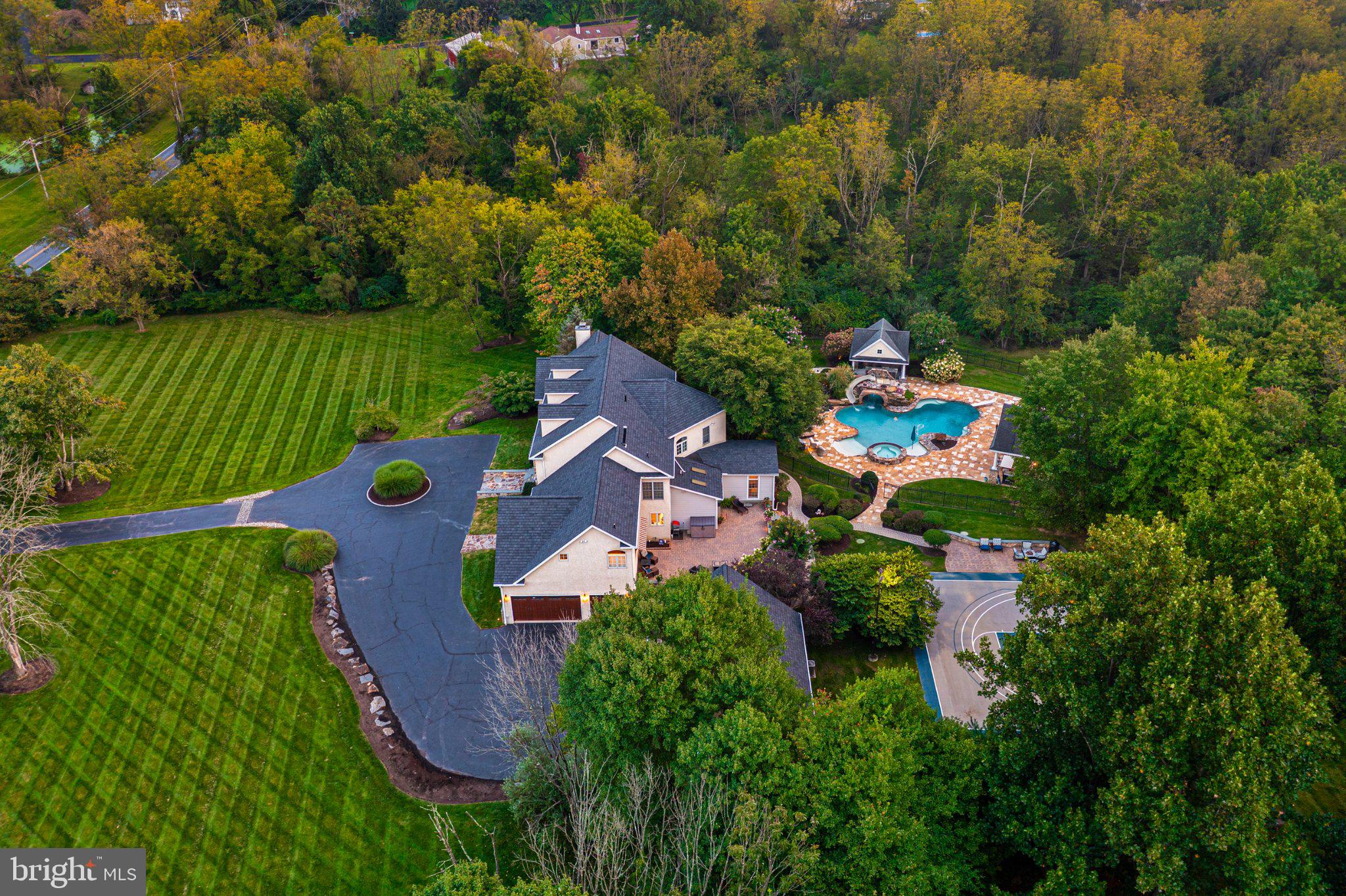 825 OAK TREE ROAD
