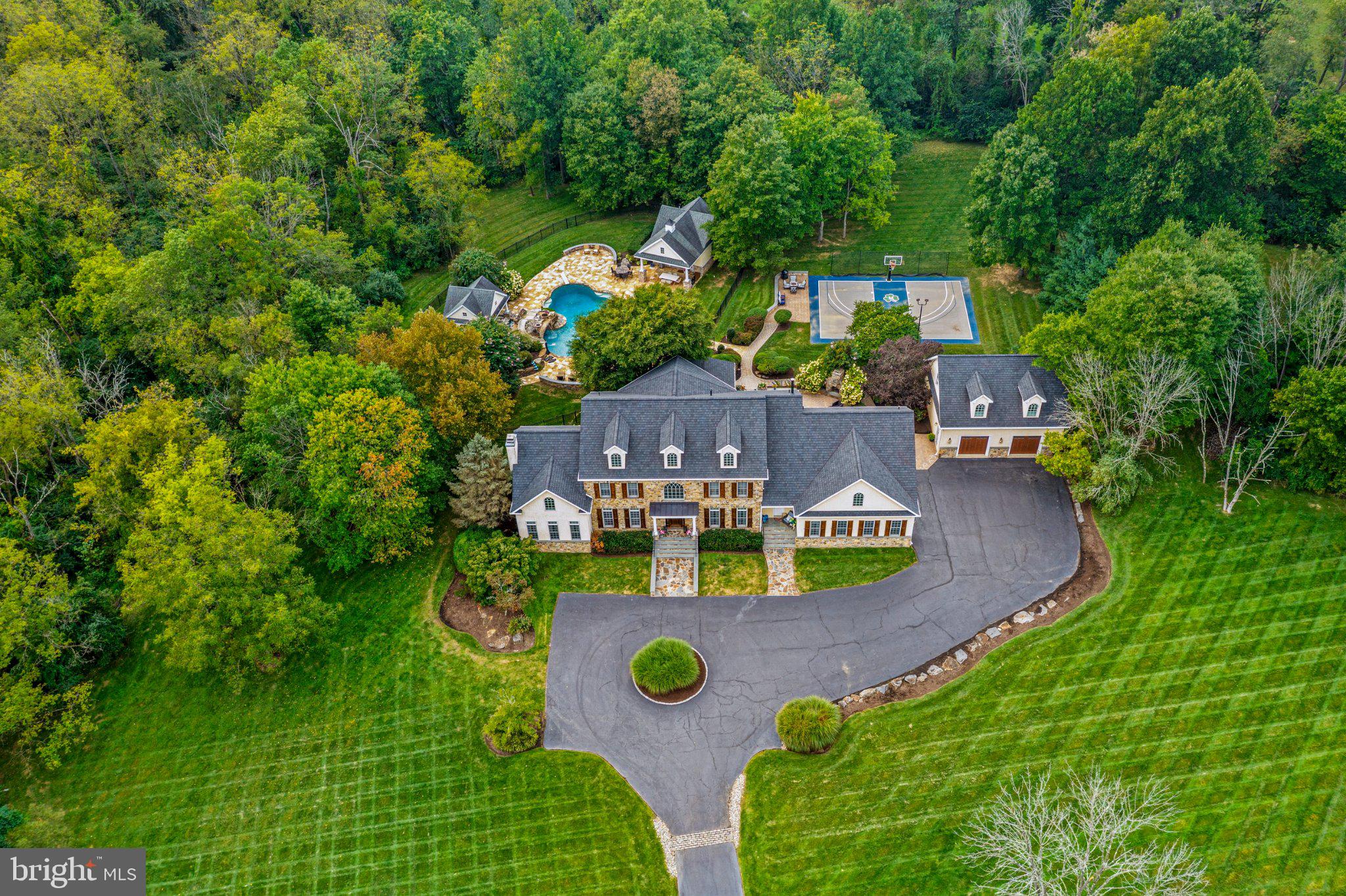 825 OAK TREE ROAD